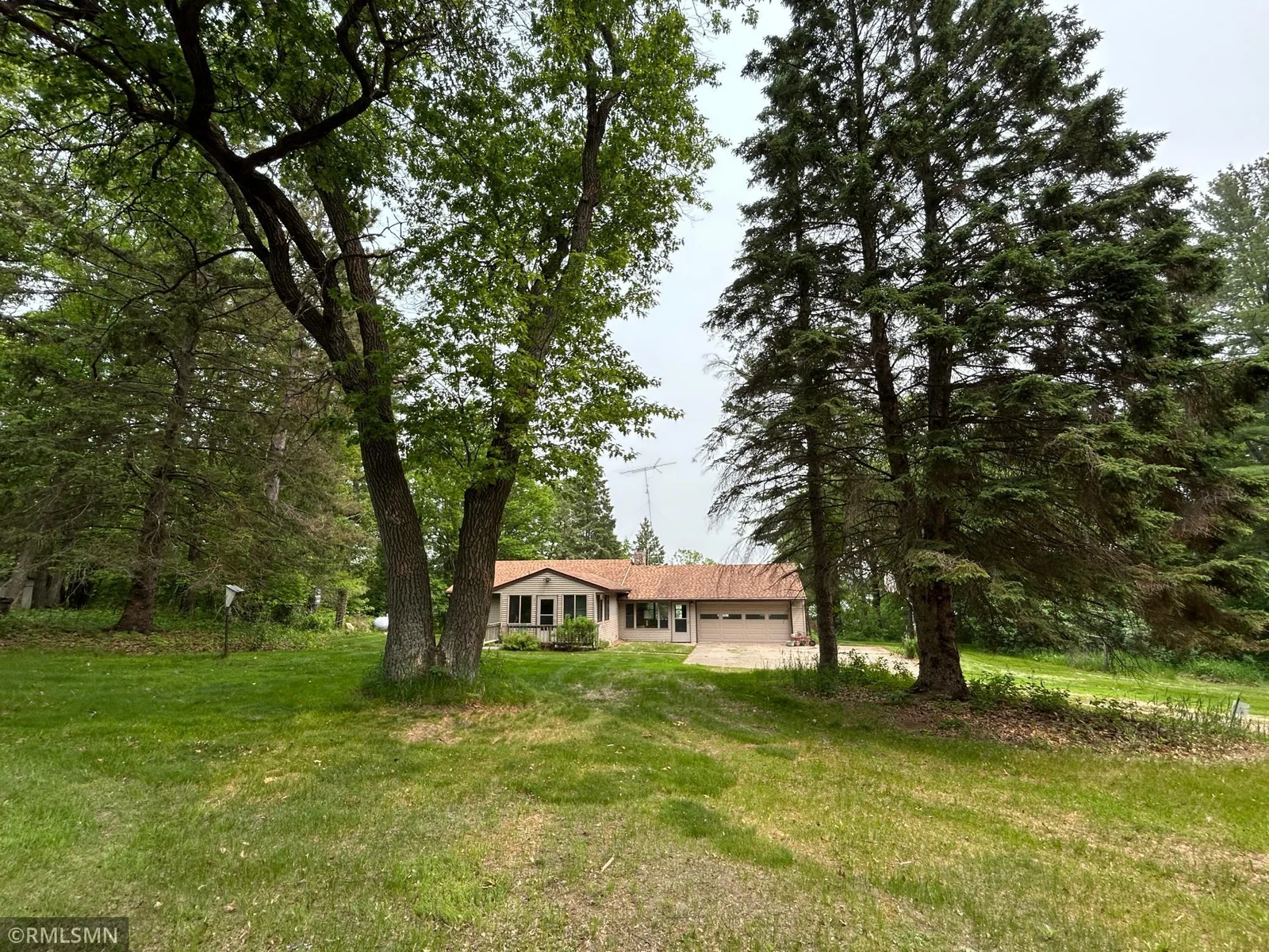 View coming into the property.
