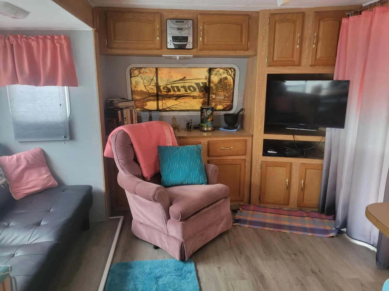 Selling Furnished!