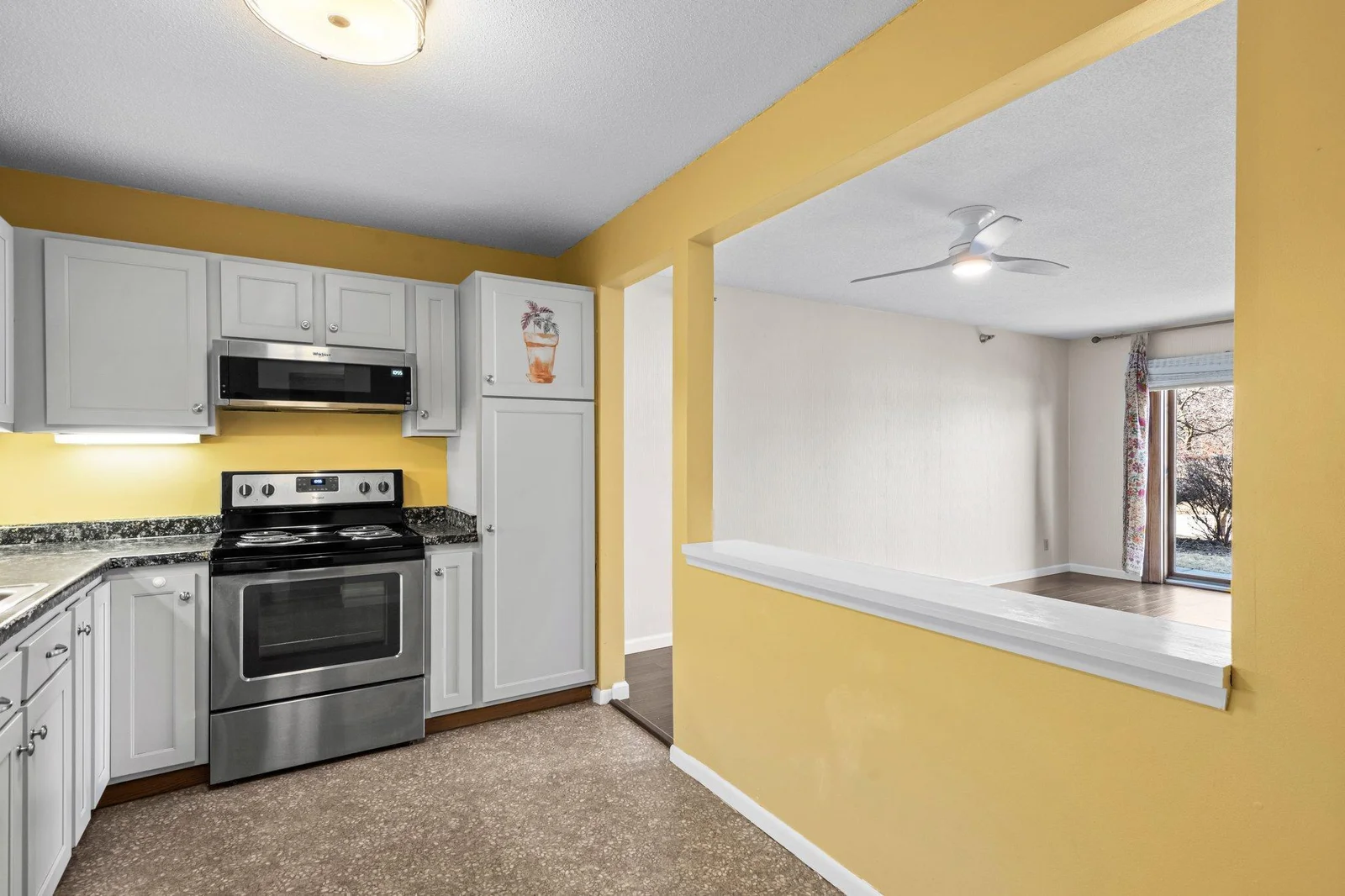 Eat in kitchen