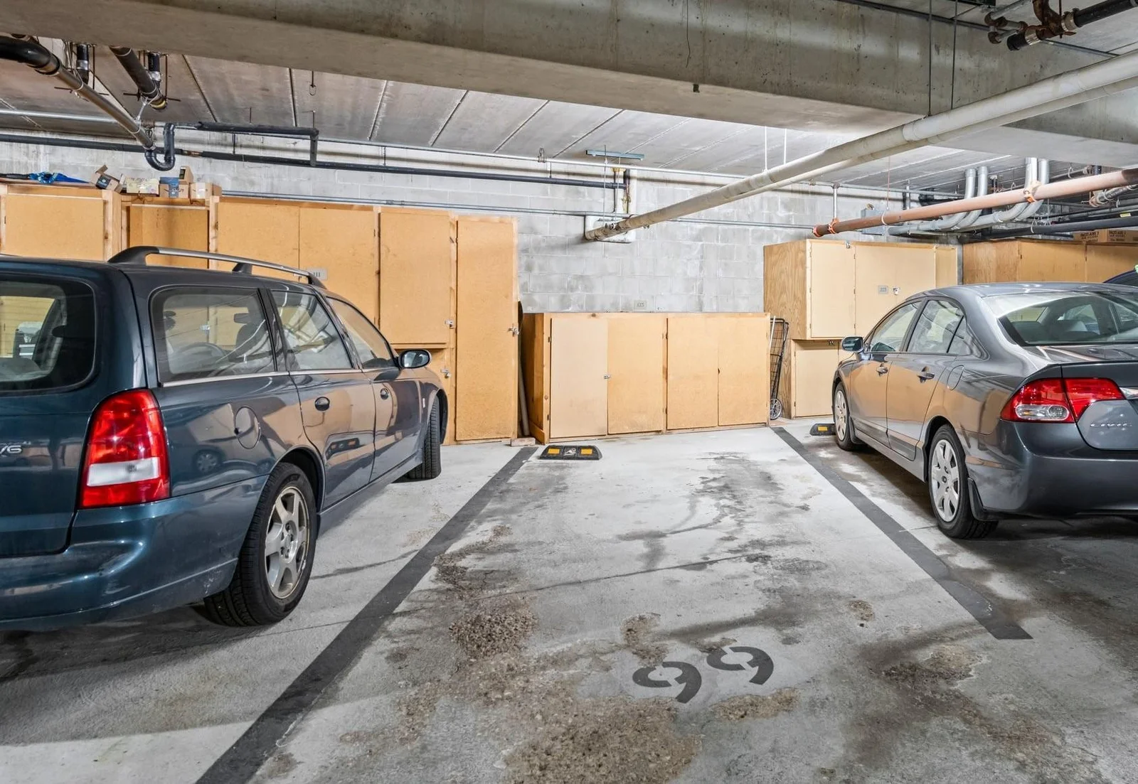 1666 cropped garage.jpg