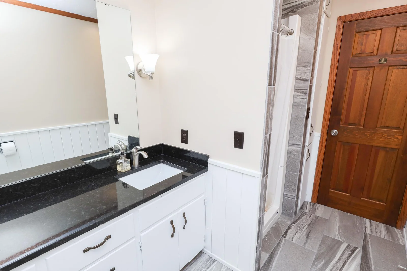 Upper Level Bathroom