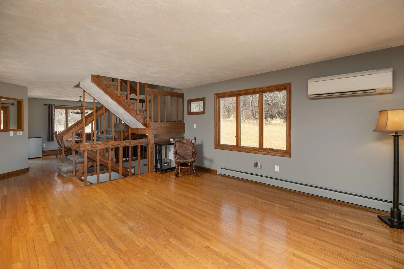 10-web-or-mls-10-Living Room.jpg