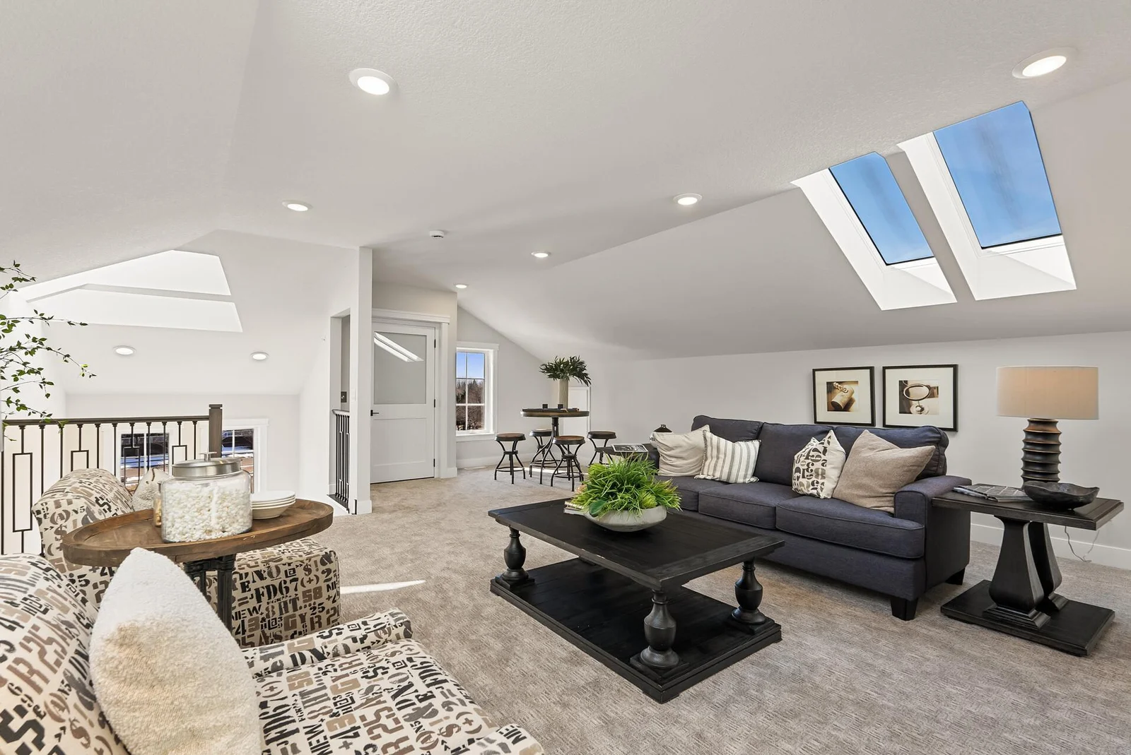 Top Floor Entertainment Area
