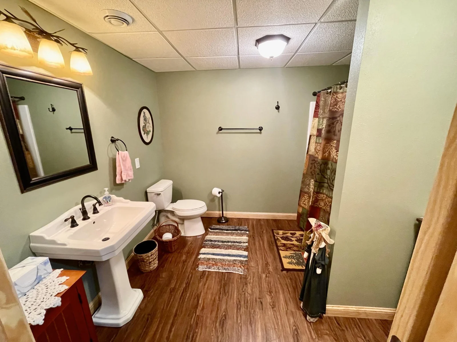 LOWER BATH