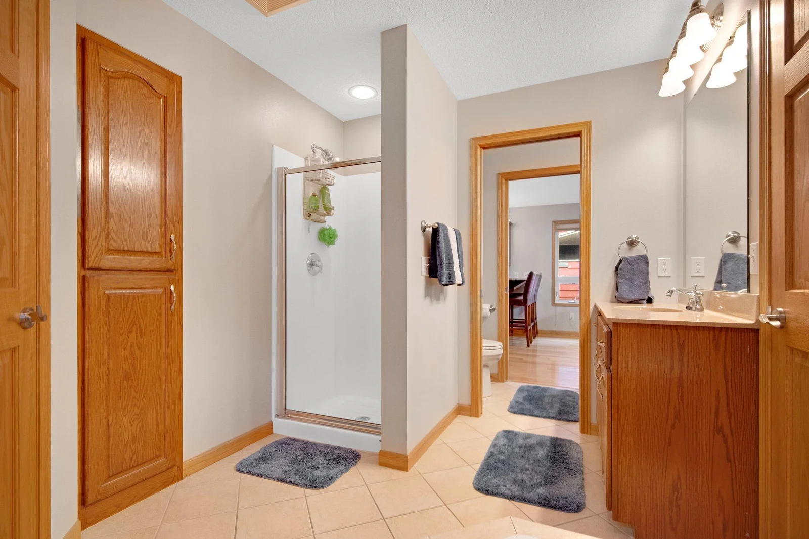 Main floor bathroom.