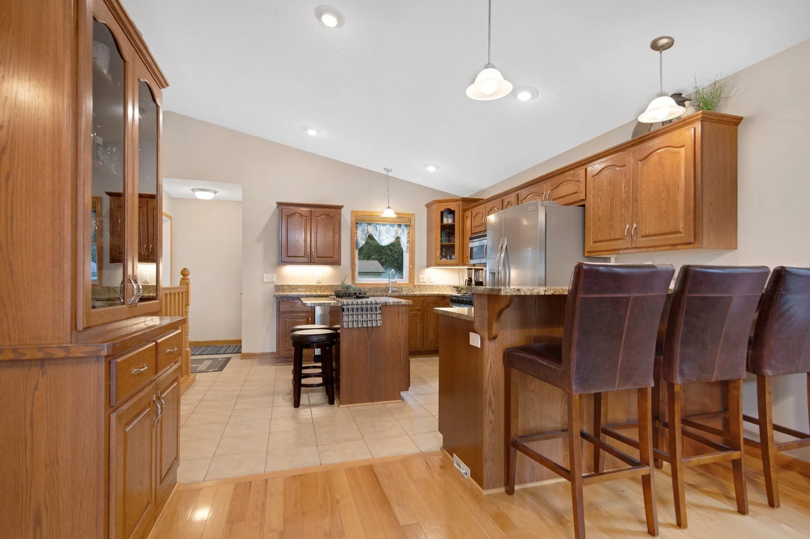 Kitchen also have 2 islands for seating.