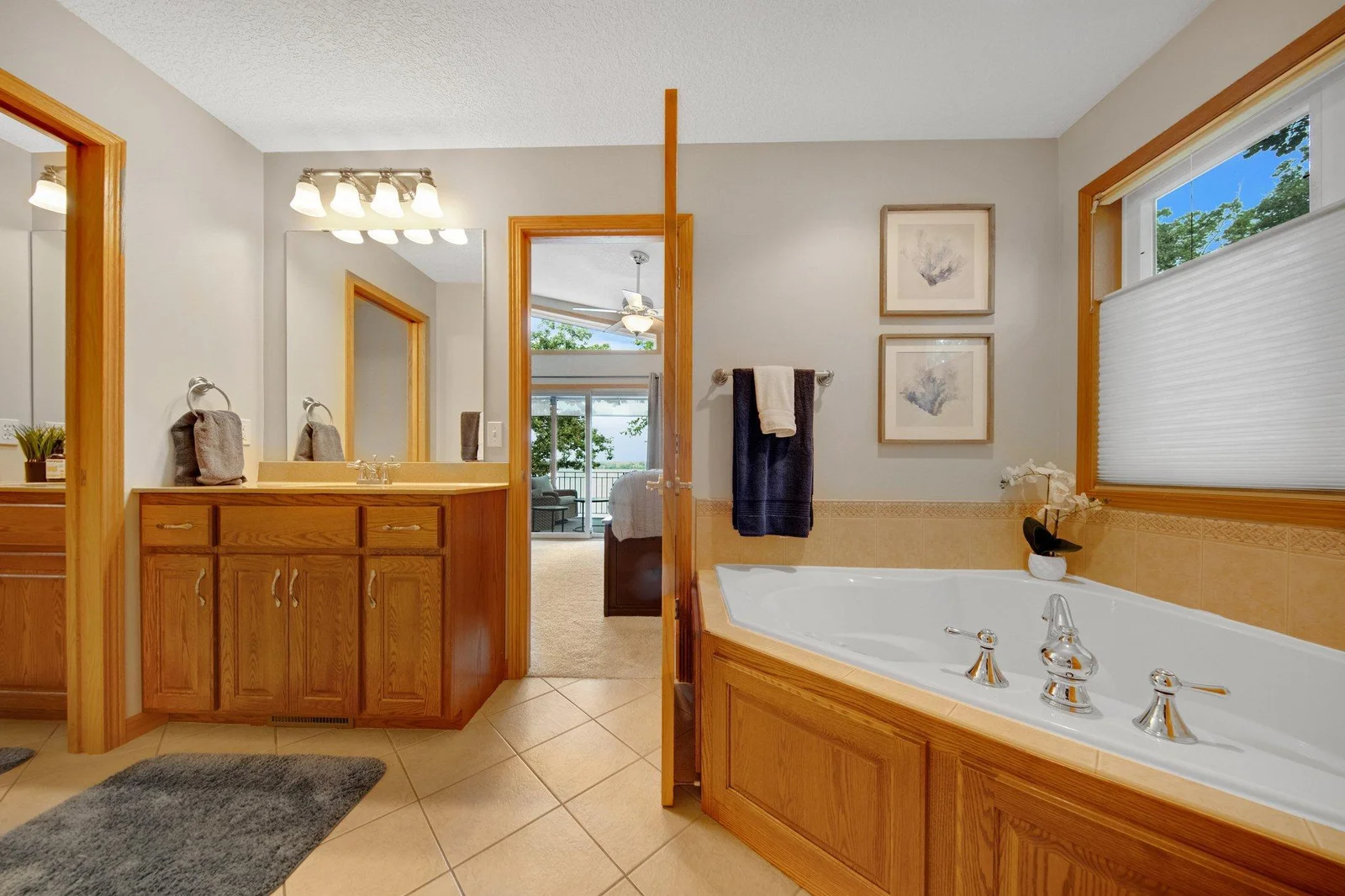 Main floor bathroom.