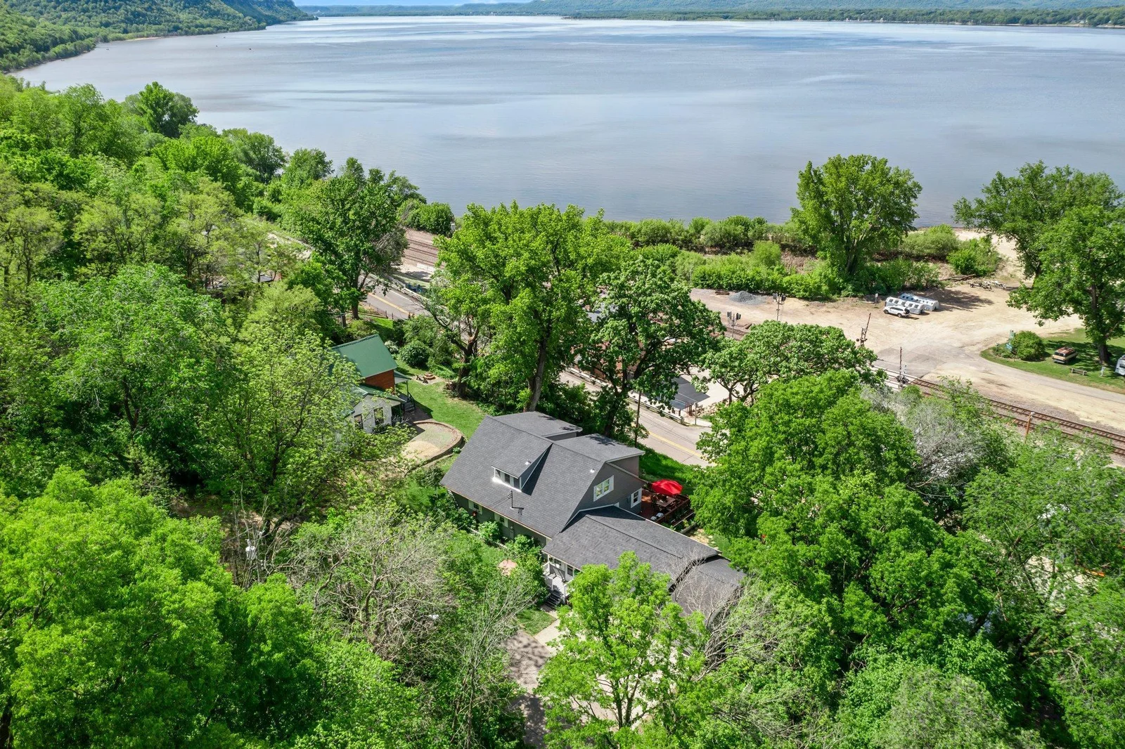 Spectacular Lake Pepin views!