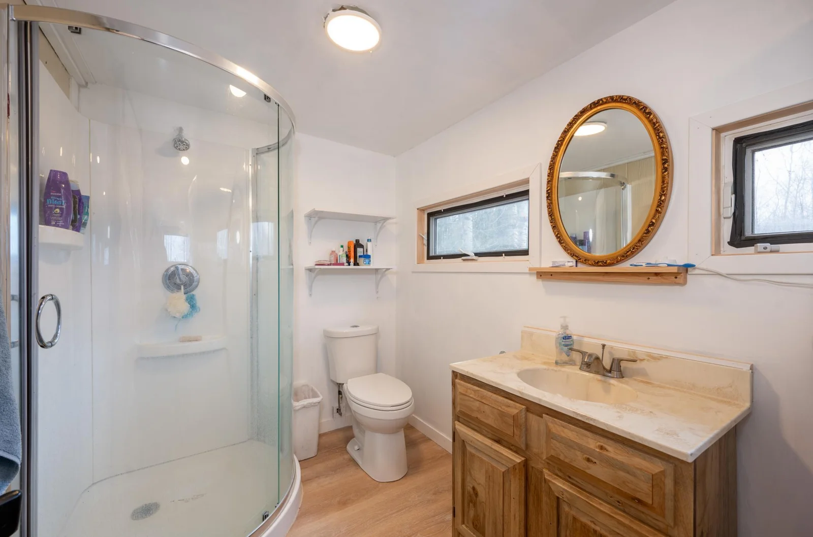 Main cabin Bathroom