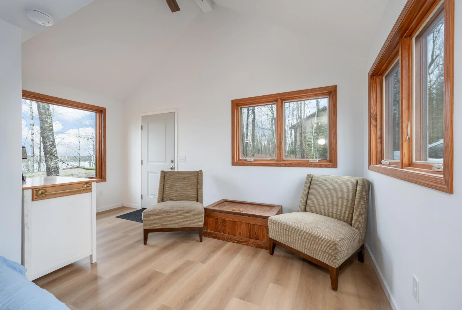 Guest cabin