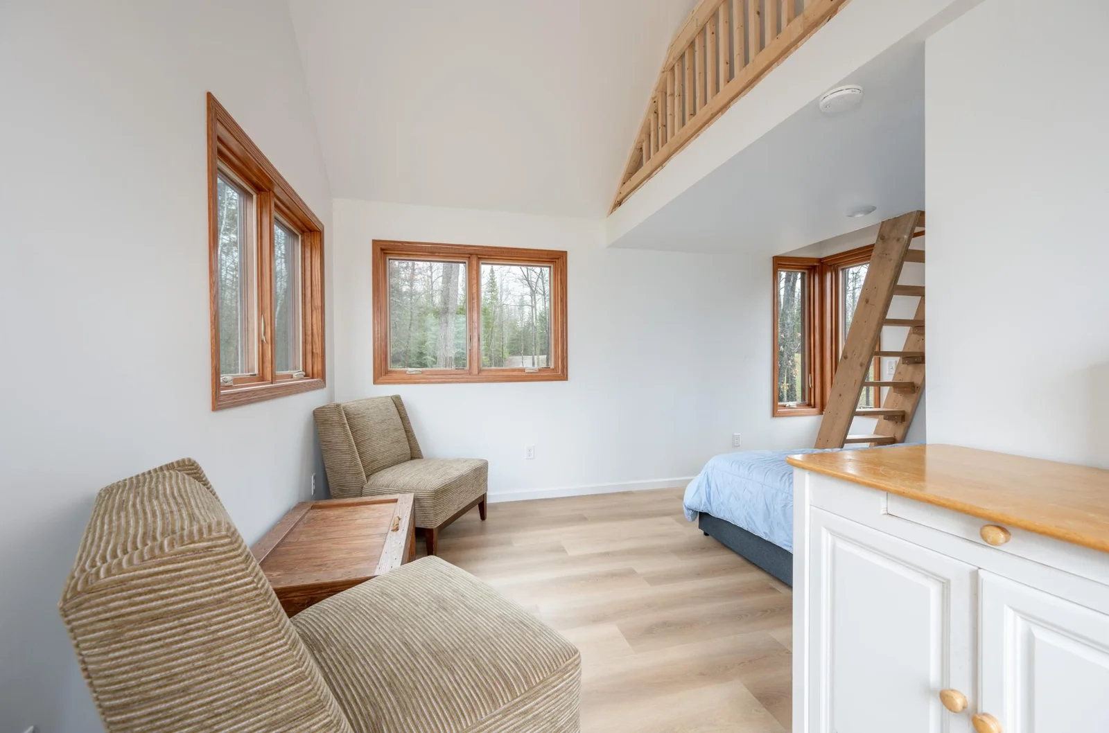 Guest cabin