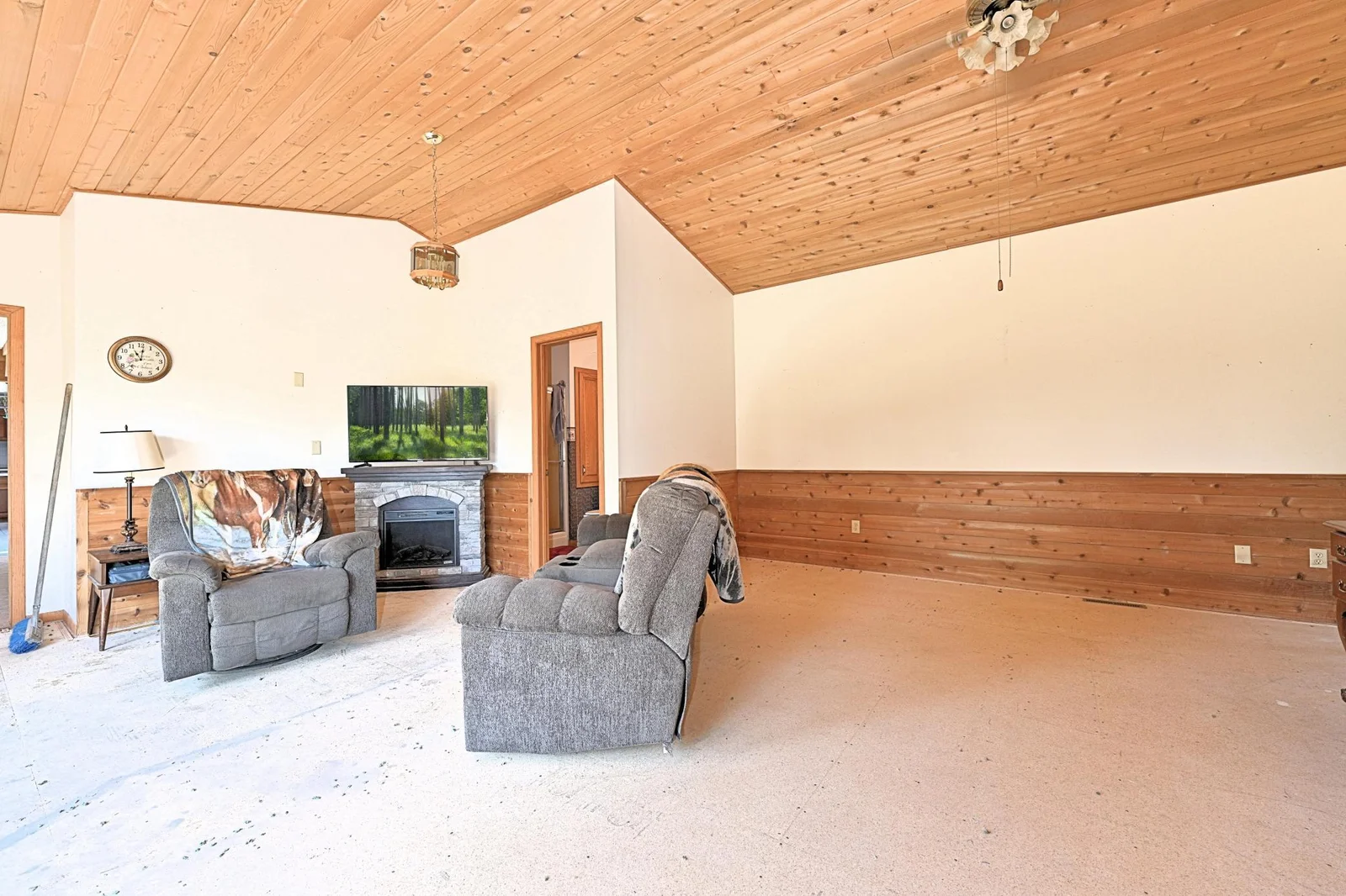 LIVING ROOM WITH VAULTED CEILINGS