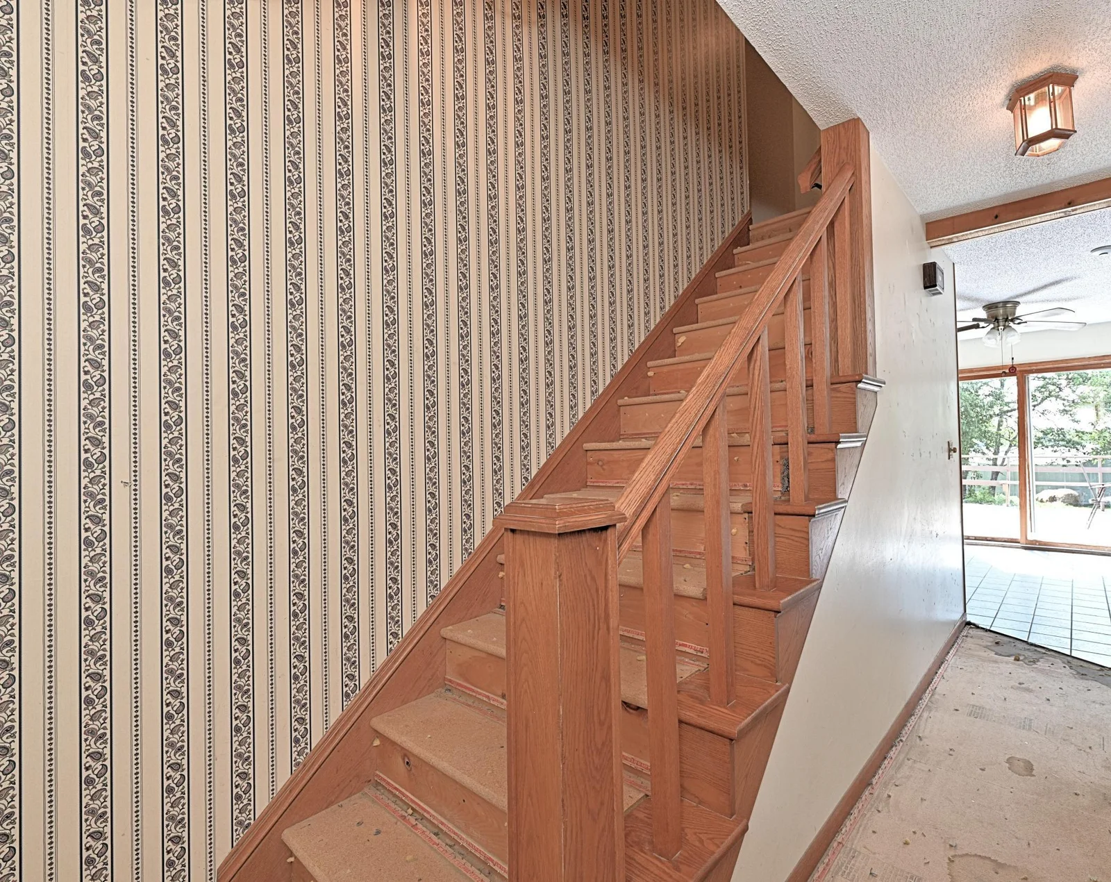 STAIRS TO UPPER LEVEL