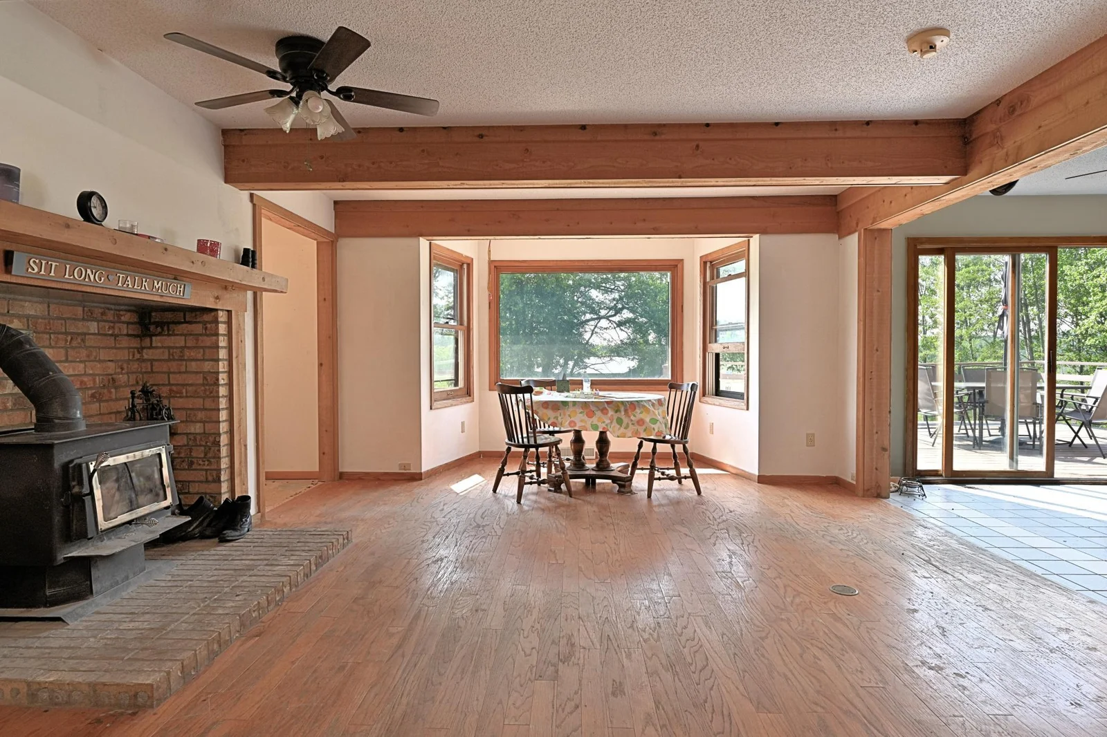 OPEN CONCEPT-EXTRA DINING AREA OR COULD BE A SITTING/READING AREA