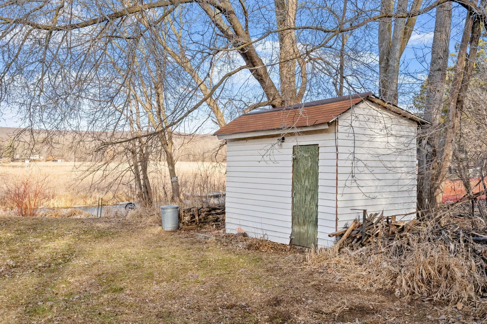 3-web-or-mls-19555 Erie Dr-3.jpg