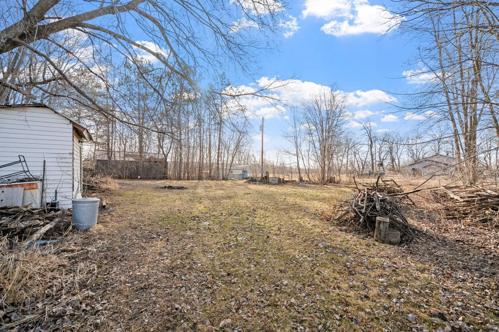 6-web-or-mls-19555 Erie Dr-6.jpg