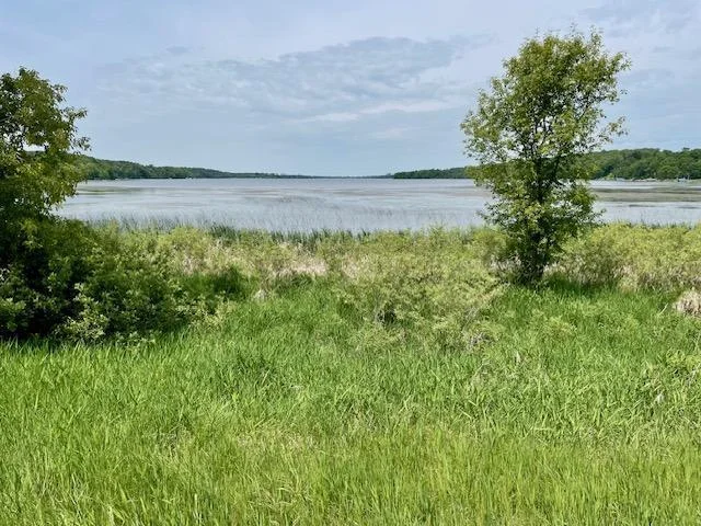 150' FRONTAGE ON LAKE