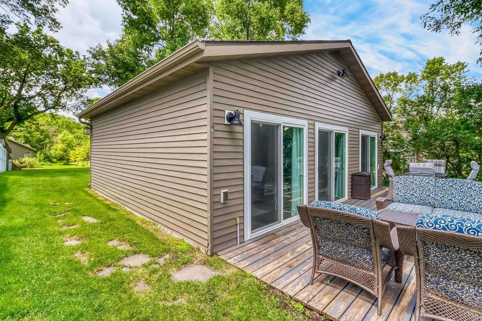 Guesthouse_patio1_2.jpg