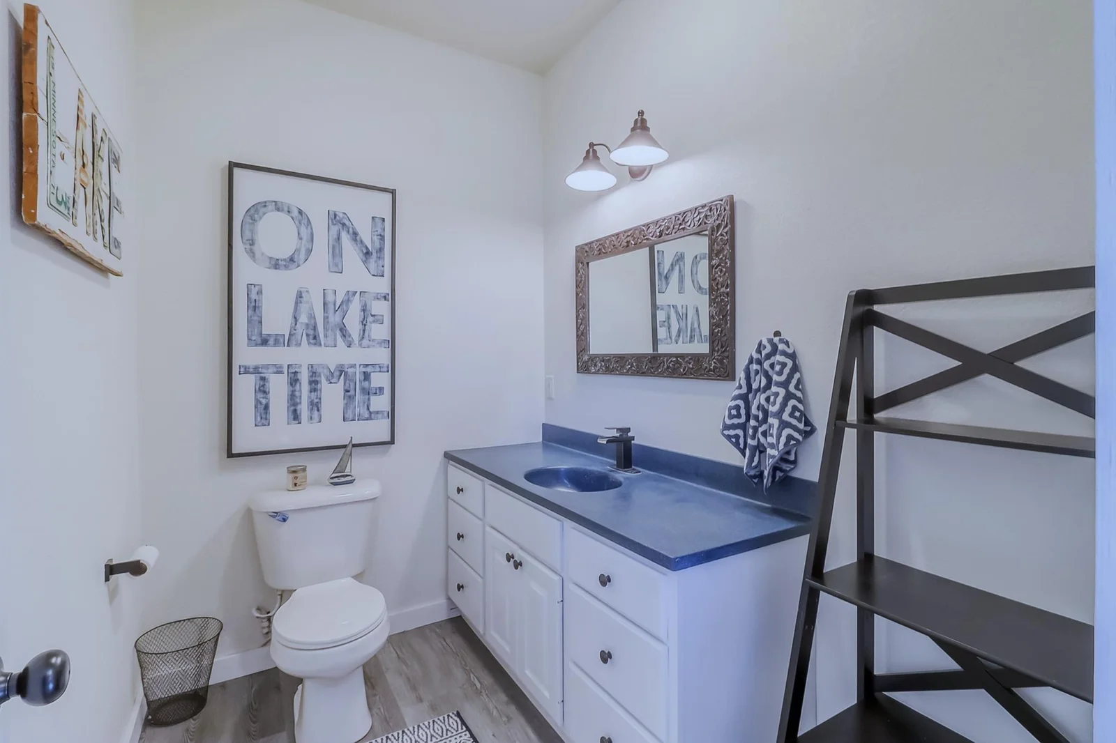 Guesthouse_bathroom1_1.jpg