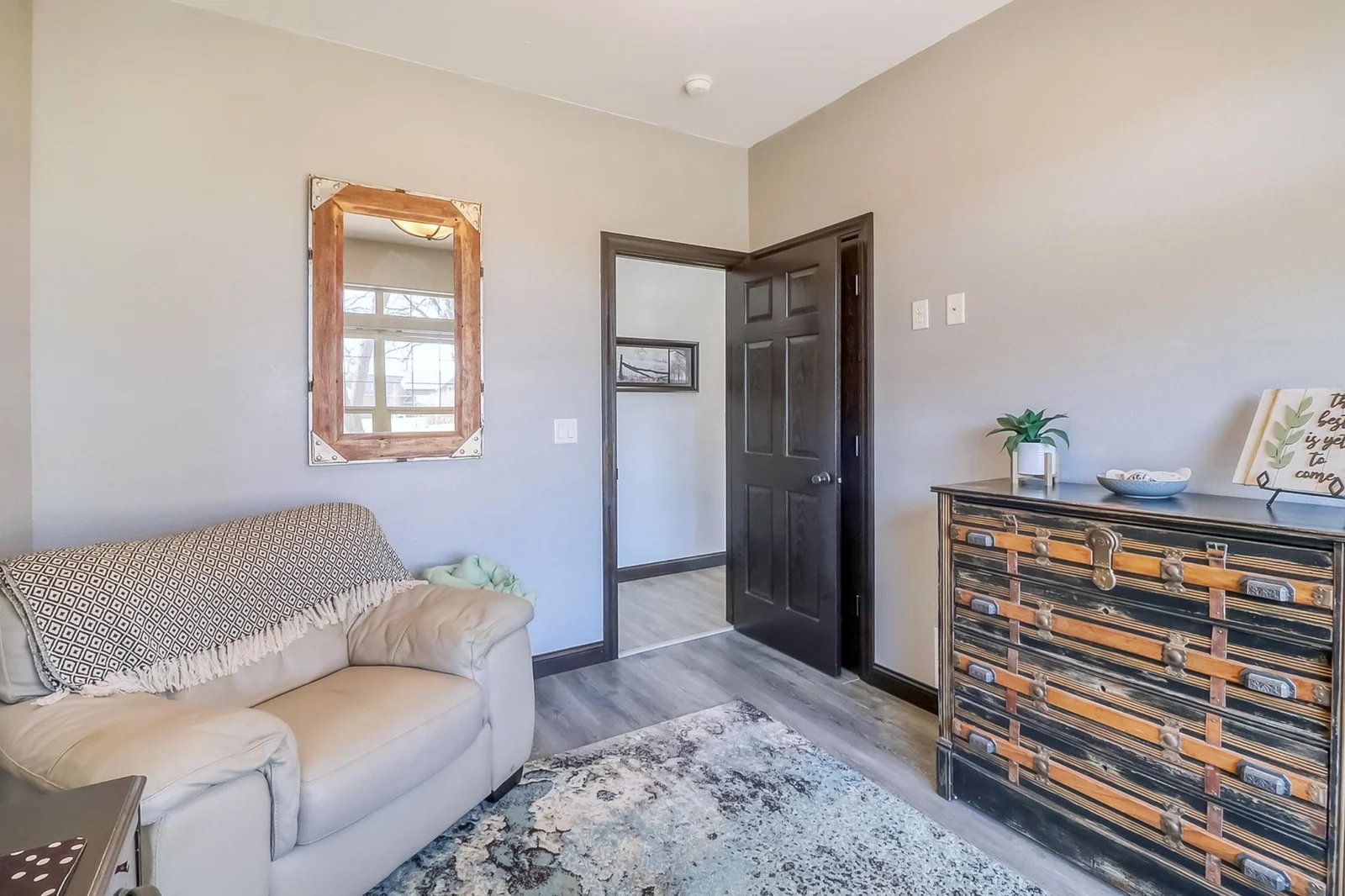 Bedroom2_2.jpg