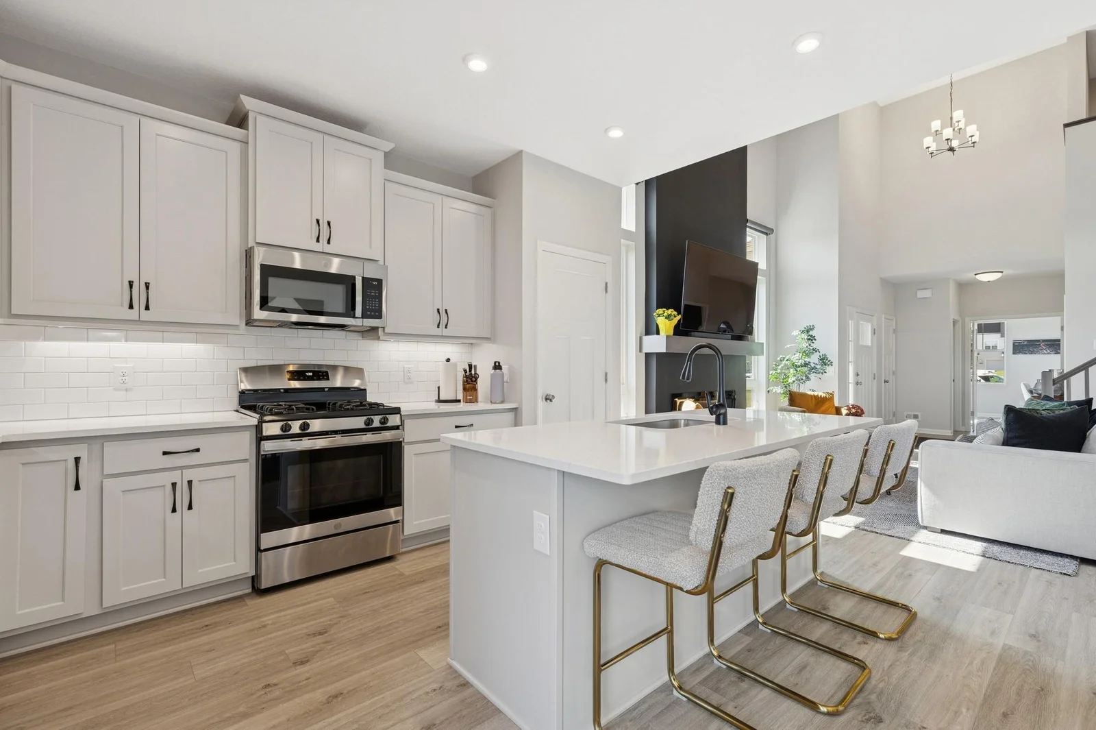 Light & Bright kitchen!