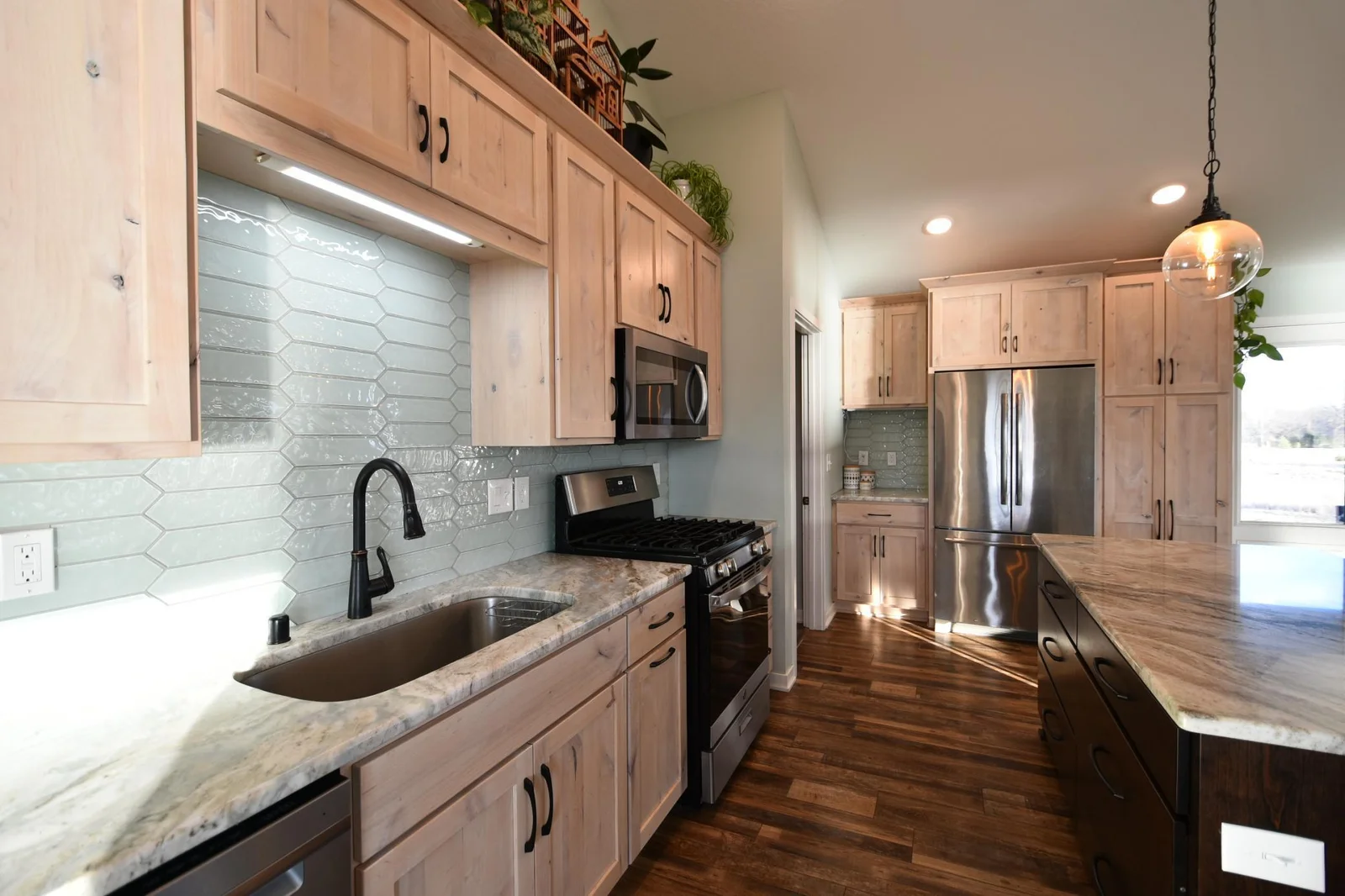 Granite tops & tile backsplash