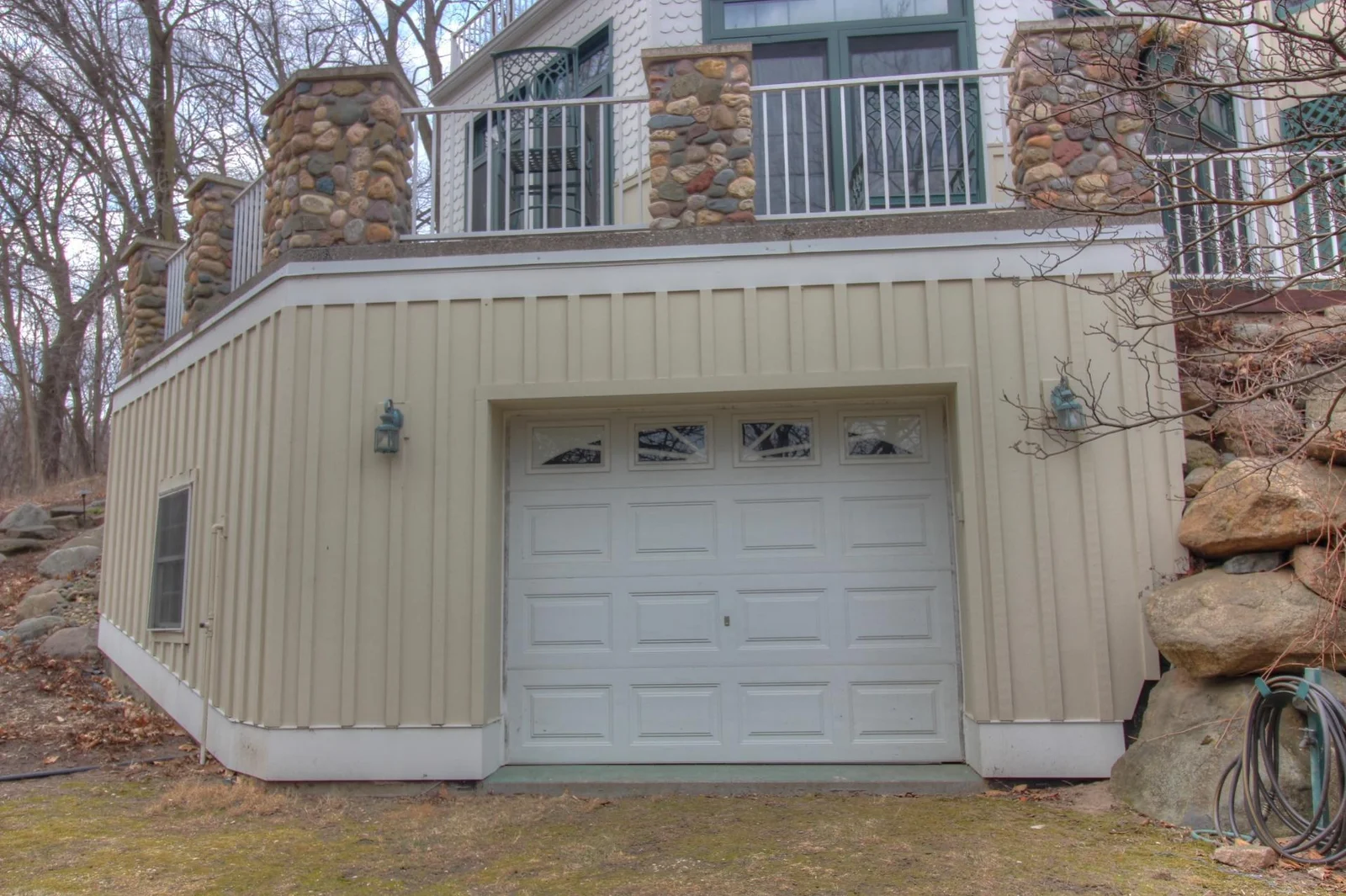Tuck-Under Garage