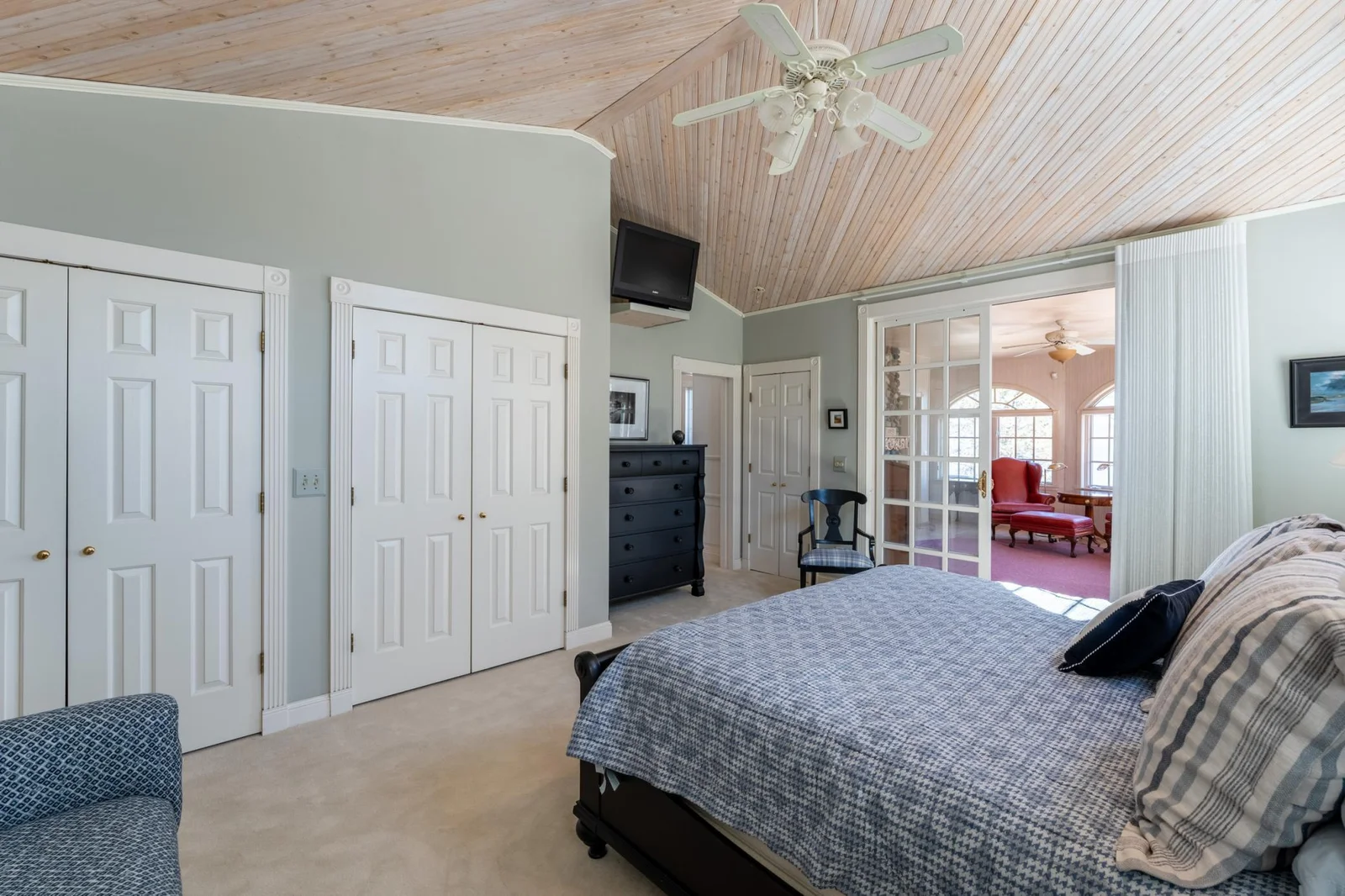 4 Large Closets