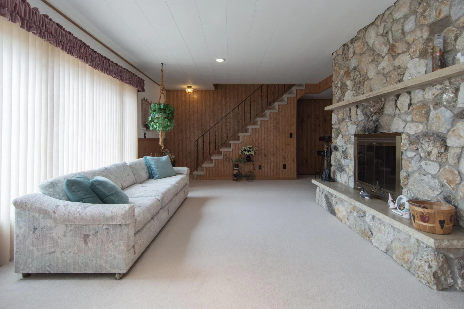 Well-Kept Family Room