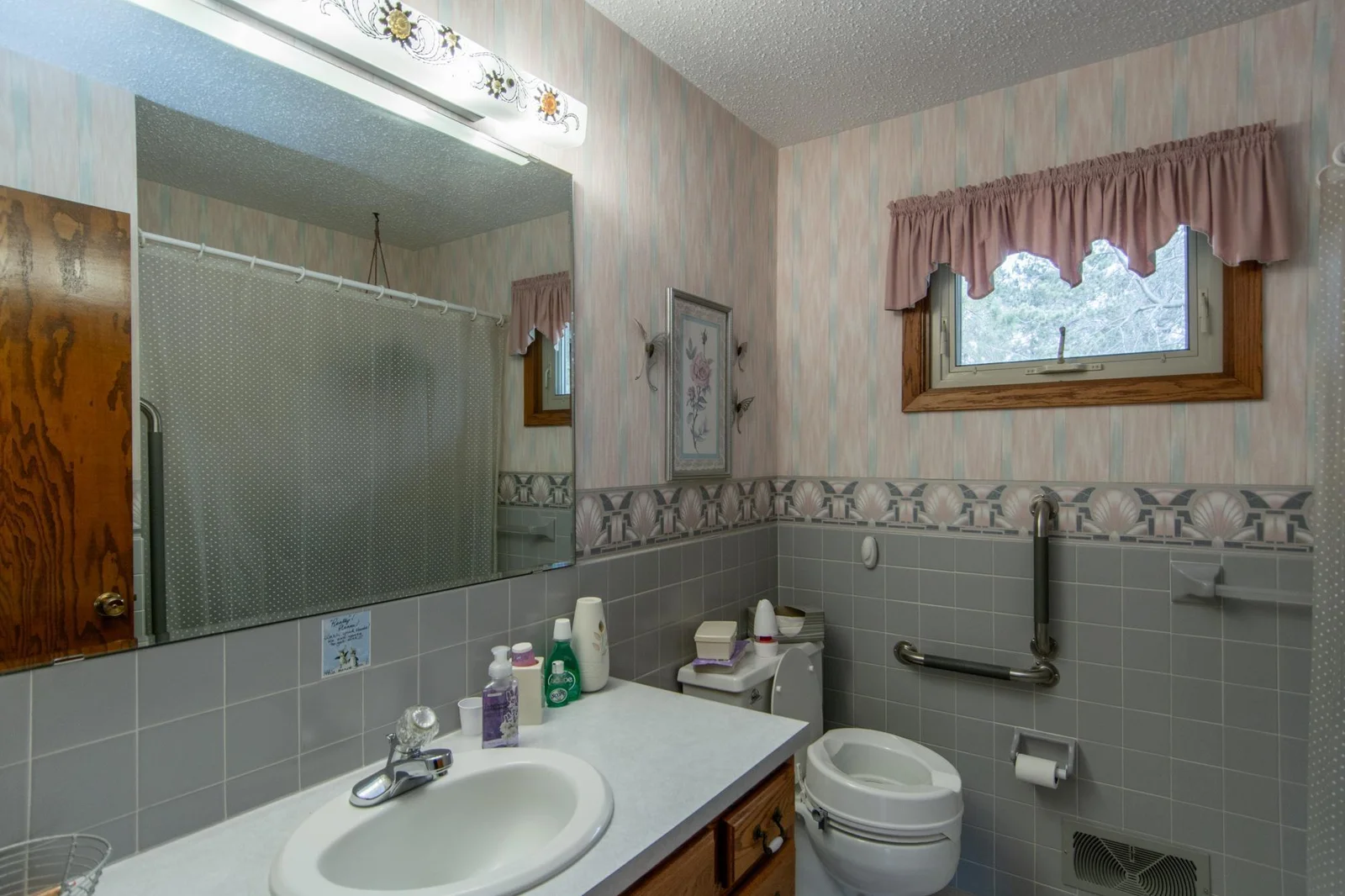 Full Bathroom Upstairs