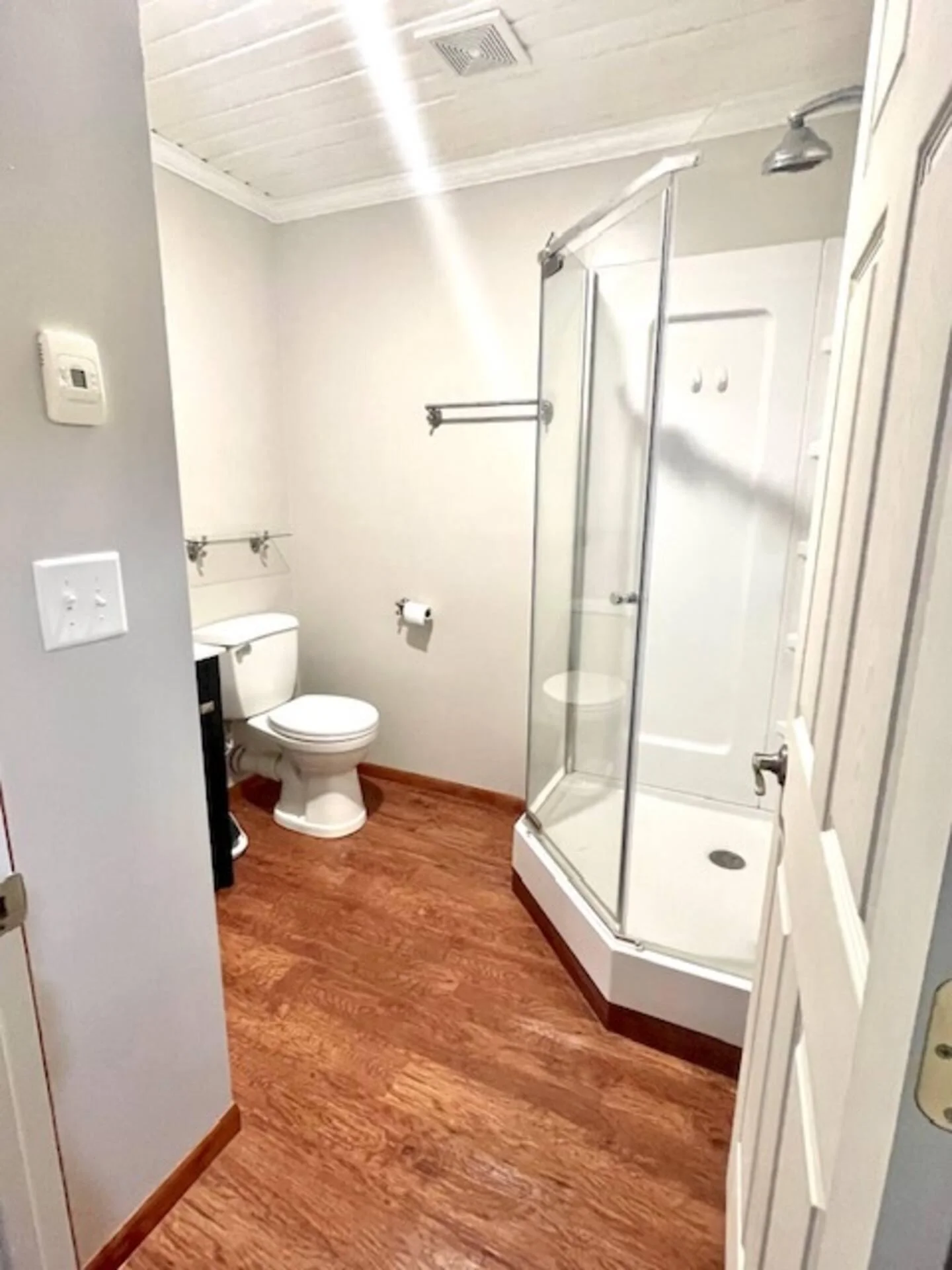 bathroom 3-lower
