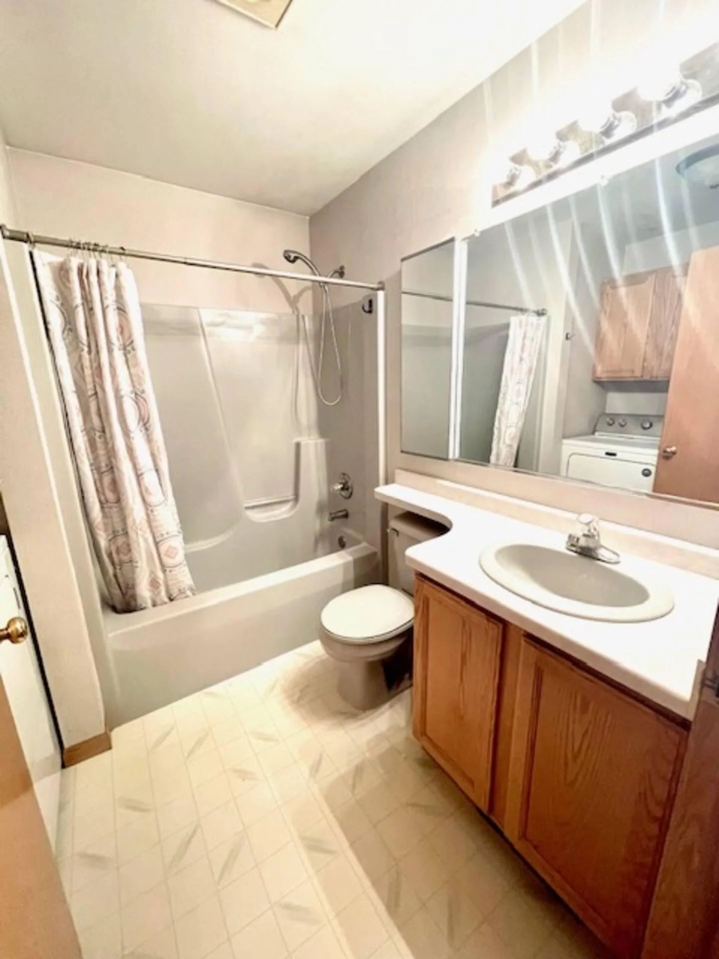 Full bathroom-main