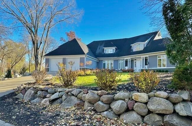 Photo 1 of 5760 Oakview