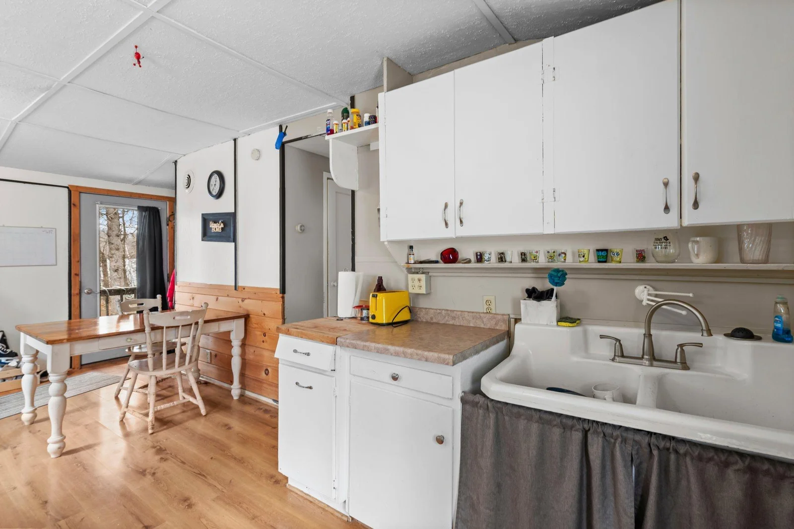 17-web-or-mls-201A 27 1-4-26 7-8 Ave-15.jpg
