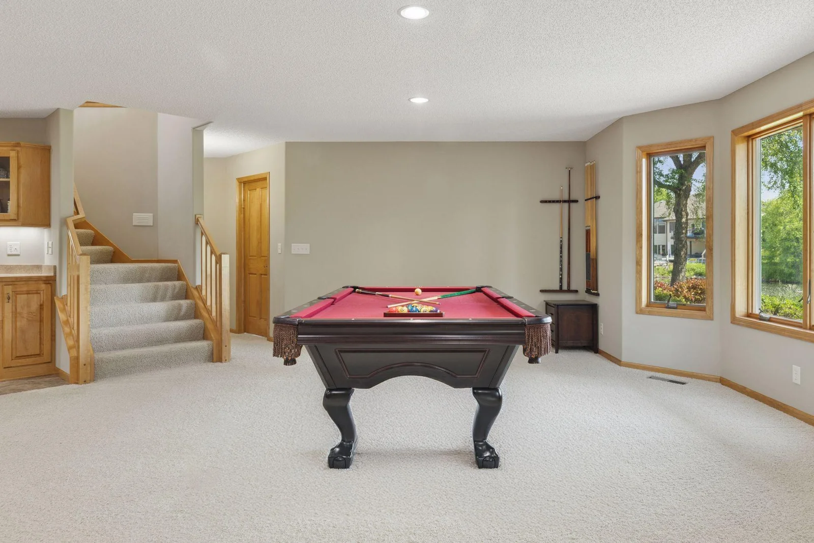 Walk-out lower level family room with bay window