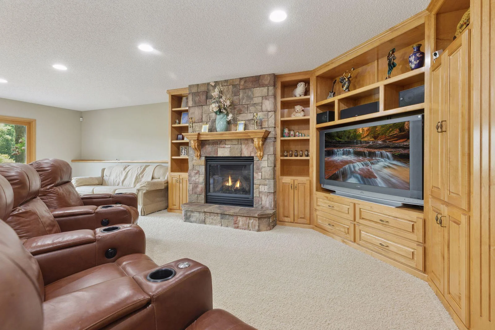 LL Family Room Gas Fireplace