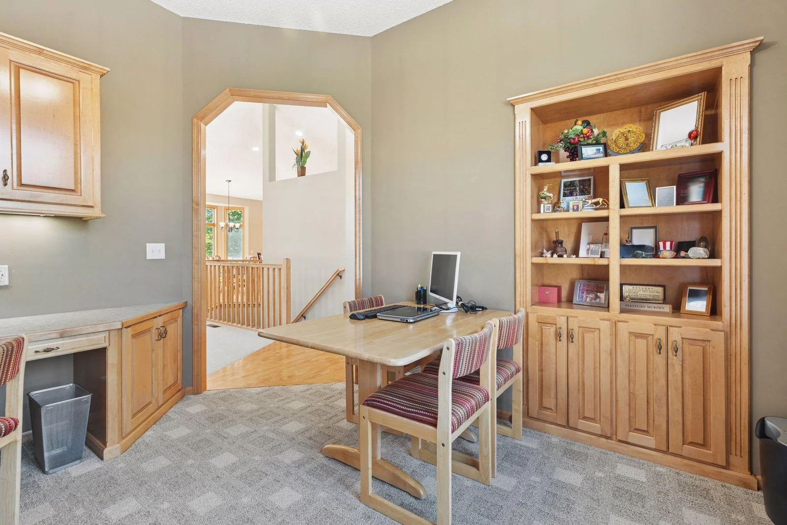 Den built-in hutch