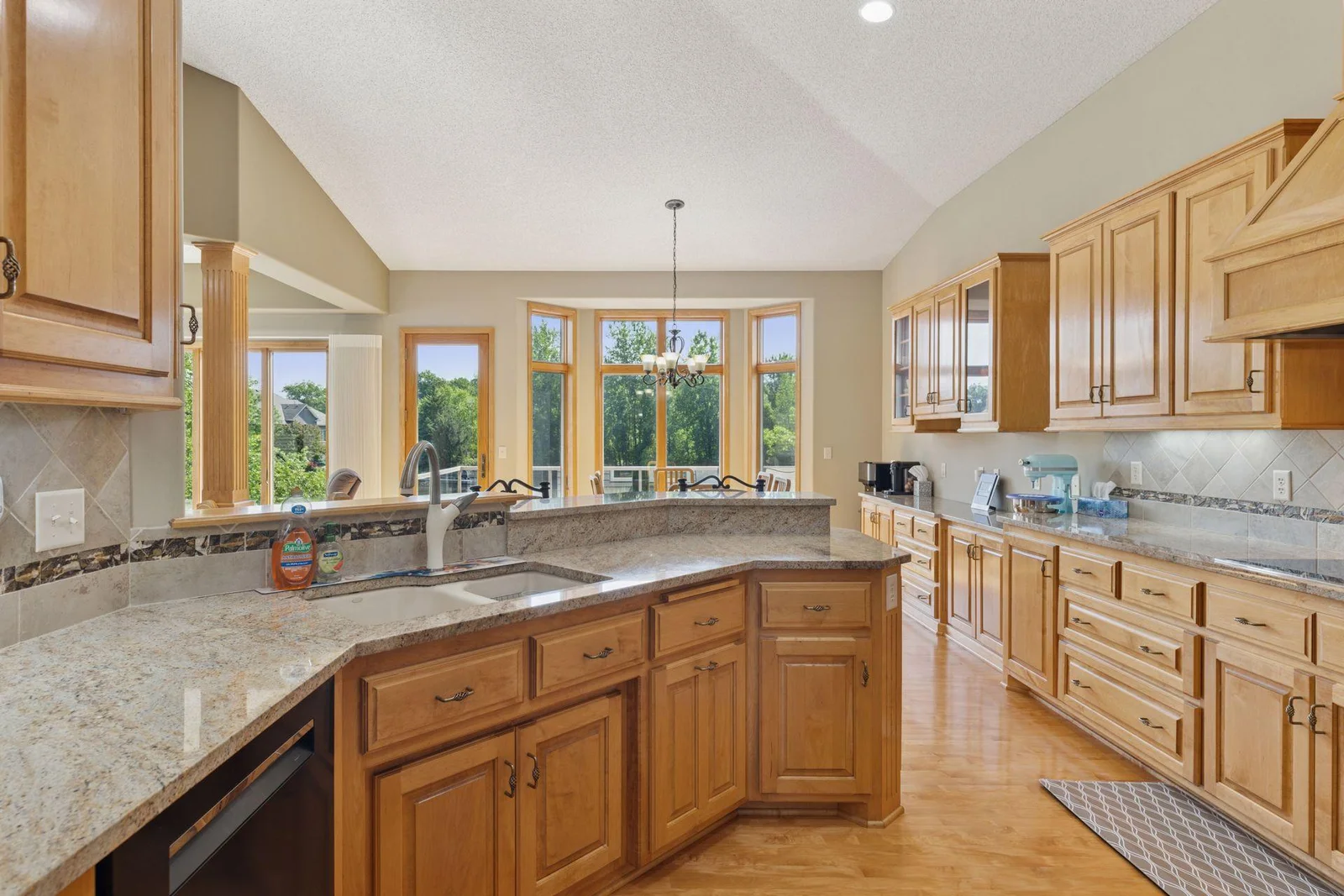 Doing dishes is more fun with lake views!