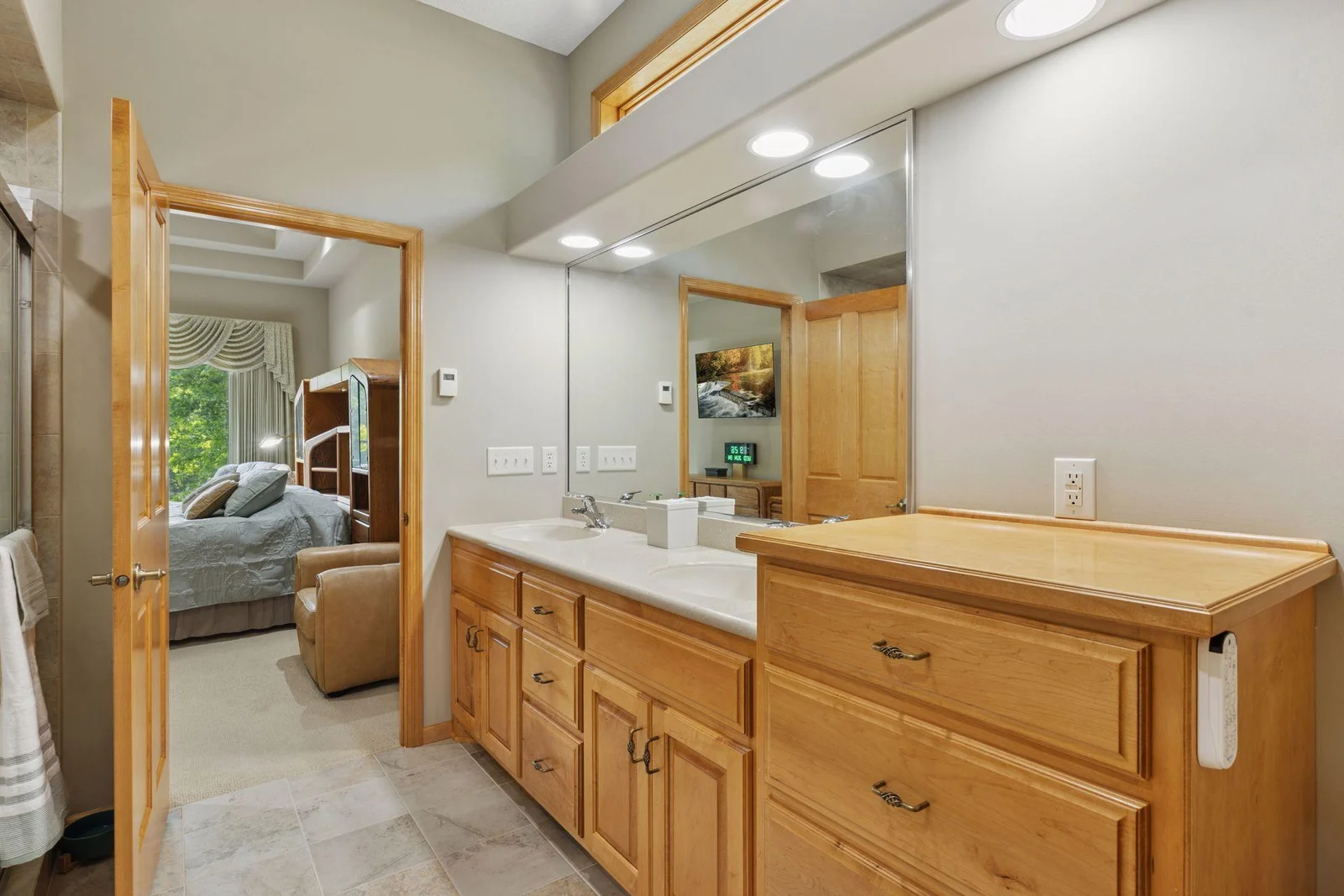 Private full bath with double sinks