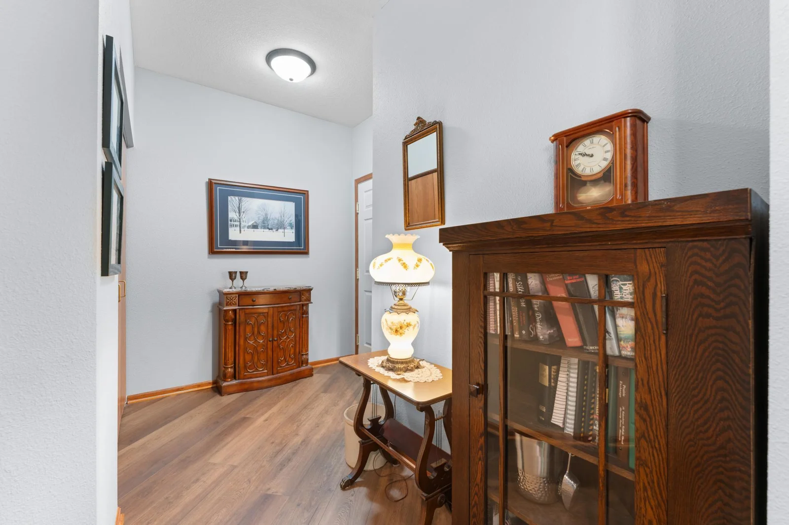 Front door/ hallway