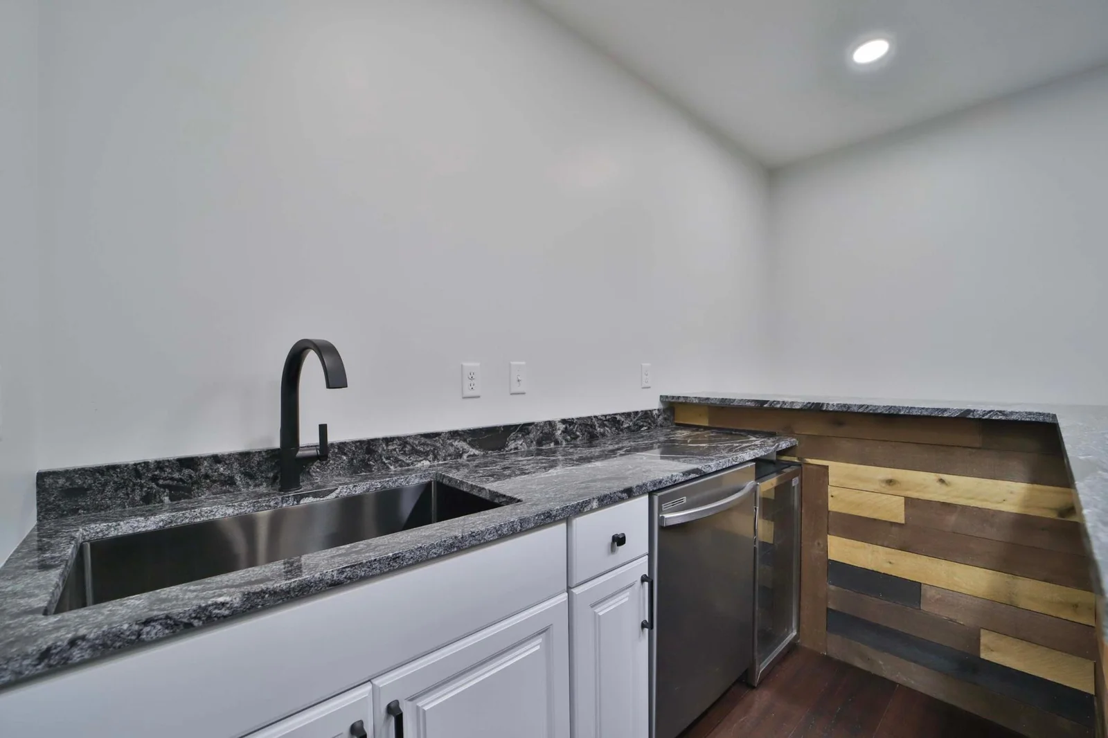 Living Room w/ Wet Bar + Dishwasher + Frig - Lower Level