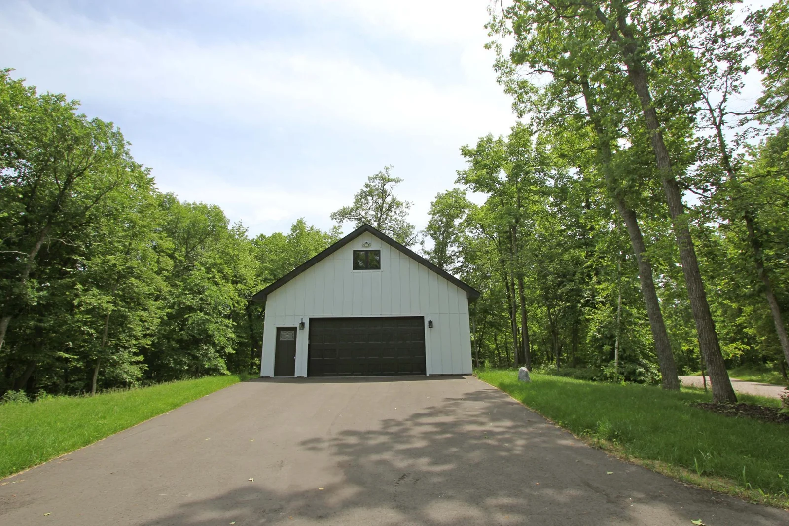 Insulated / Heated / Cooled 28'x30' Garage W/ Bonus Room Above