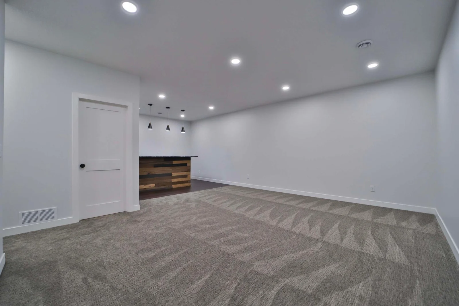 Living Room w/ Wet Bar - Lower Level
