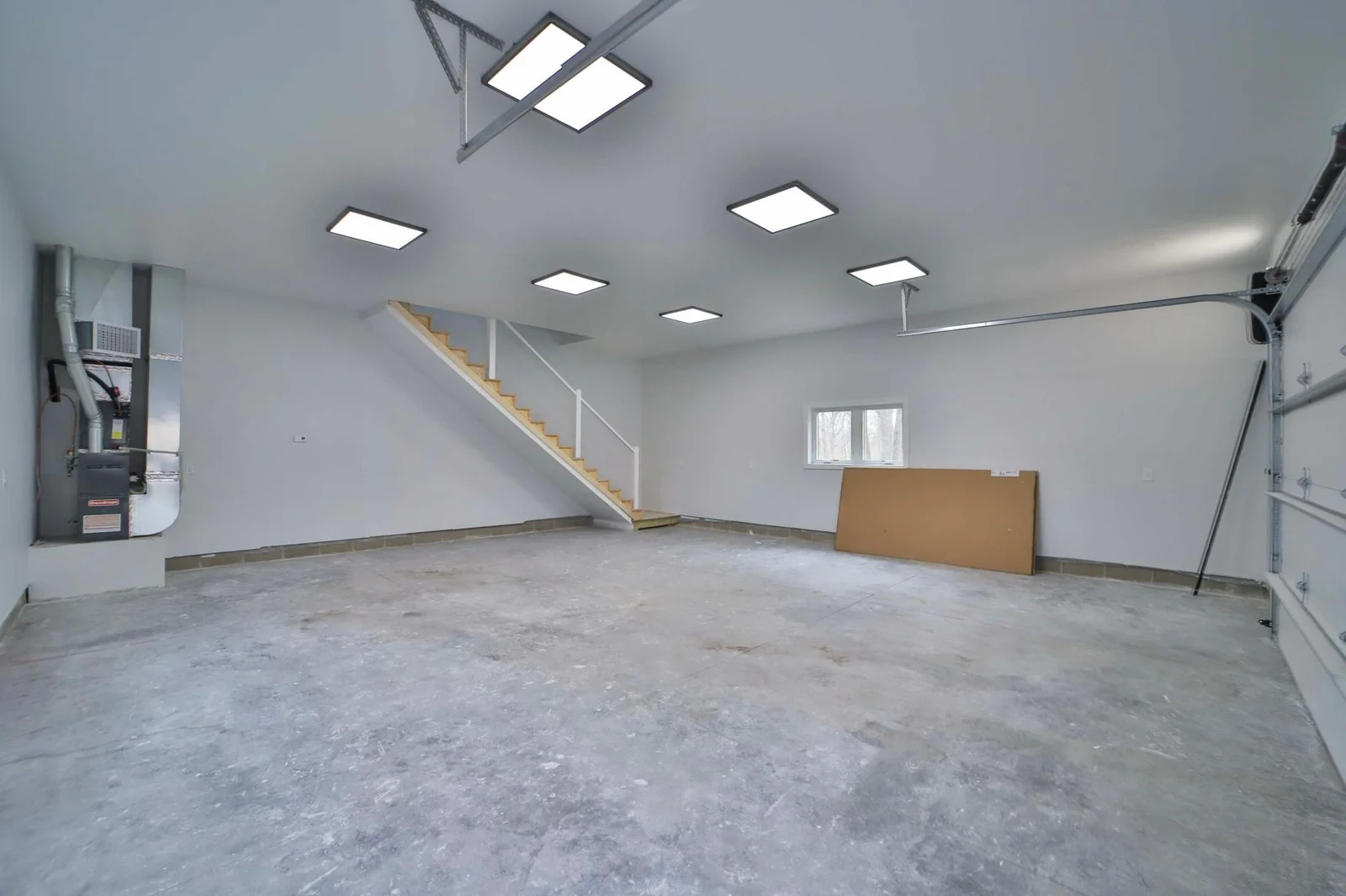 Insulated / Heated / Cooled 28'x30' Garage