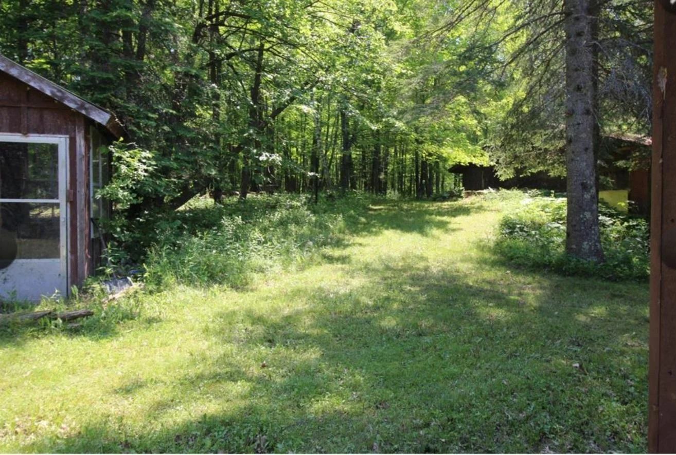 Trail going behind the house into back lots.