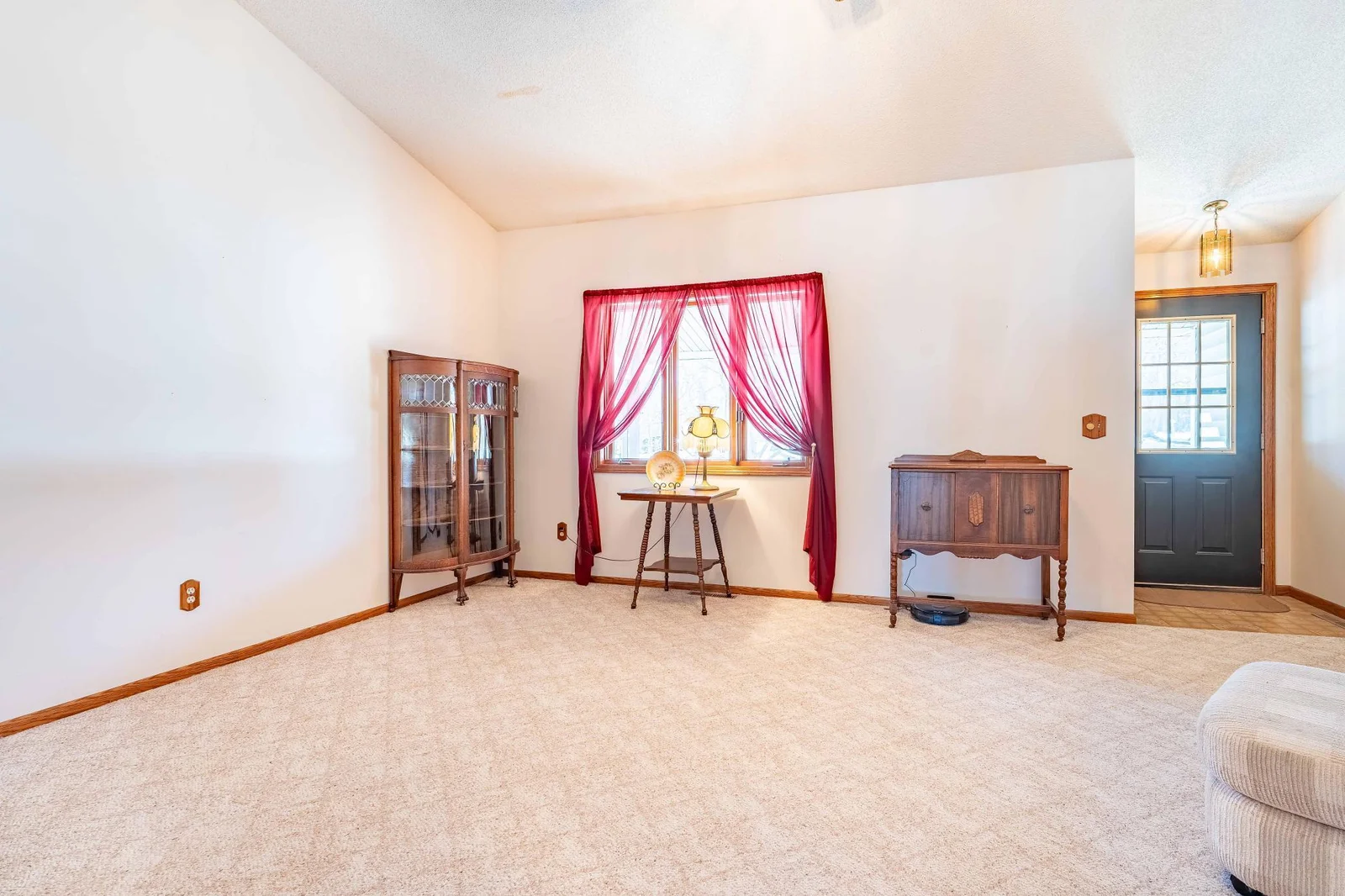 Front Side Livingroom