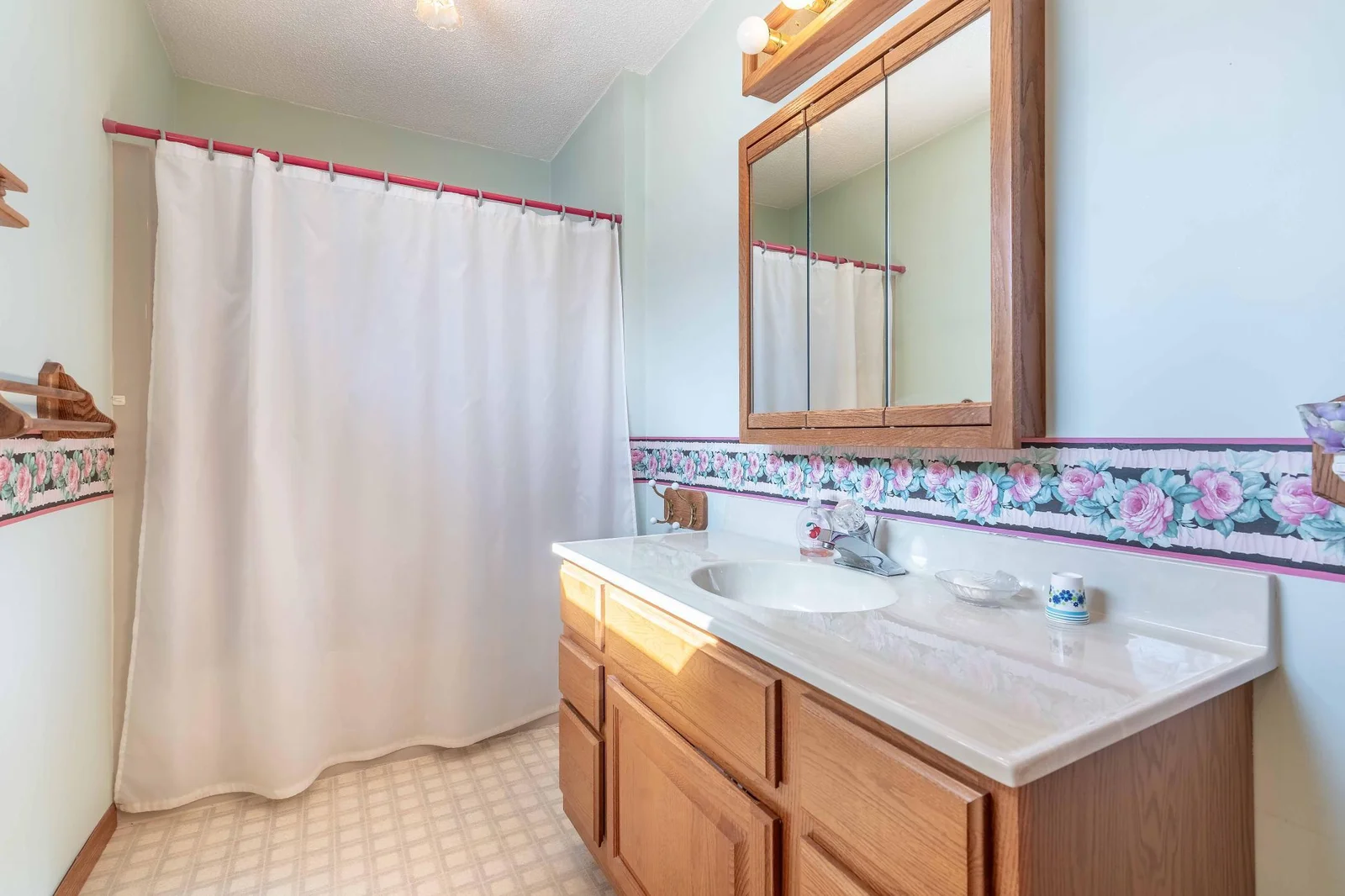 Upstairs Full Bath