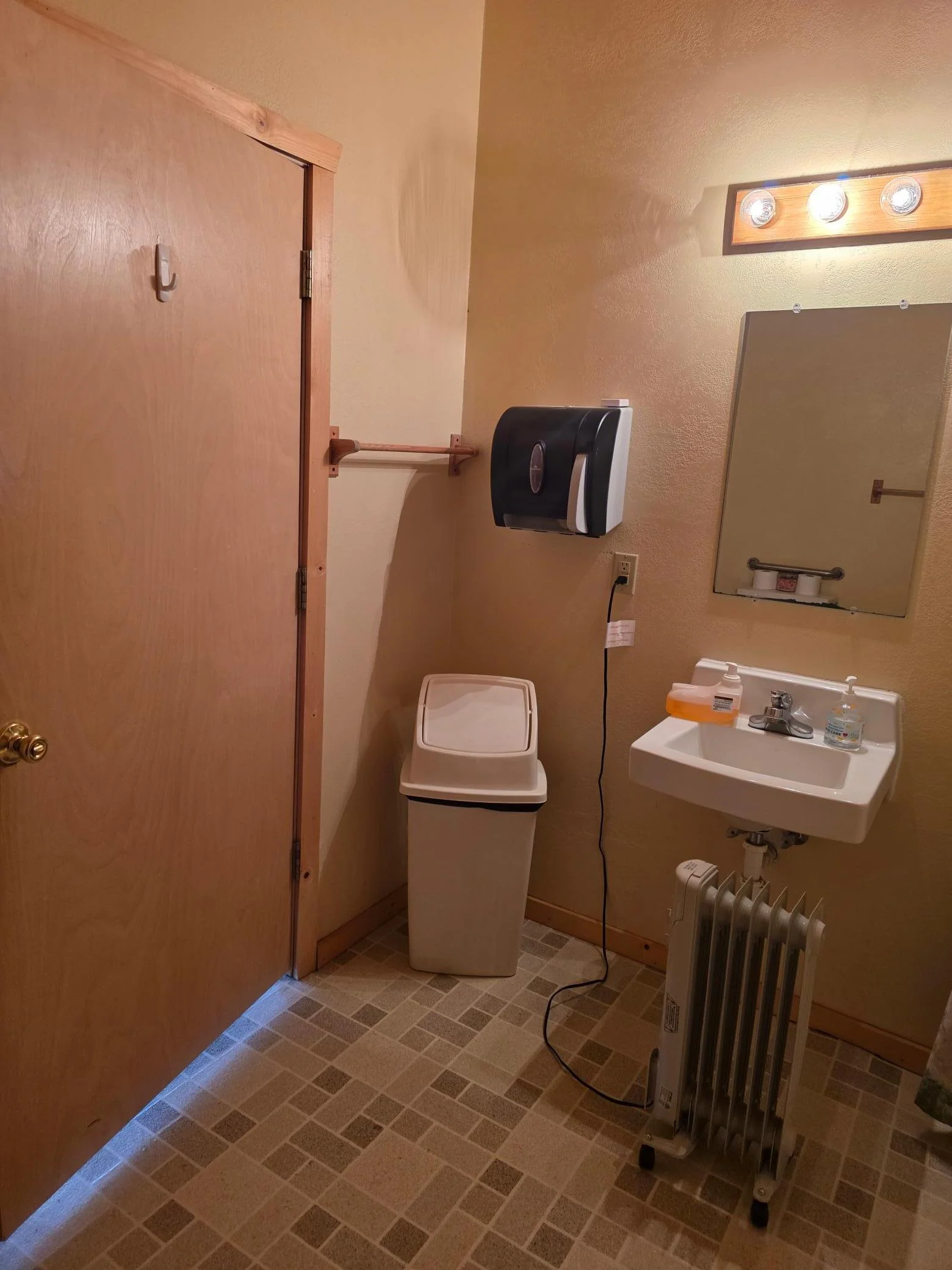 Bathroom (3).jpg