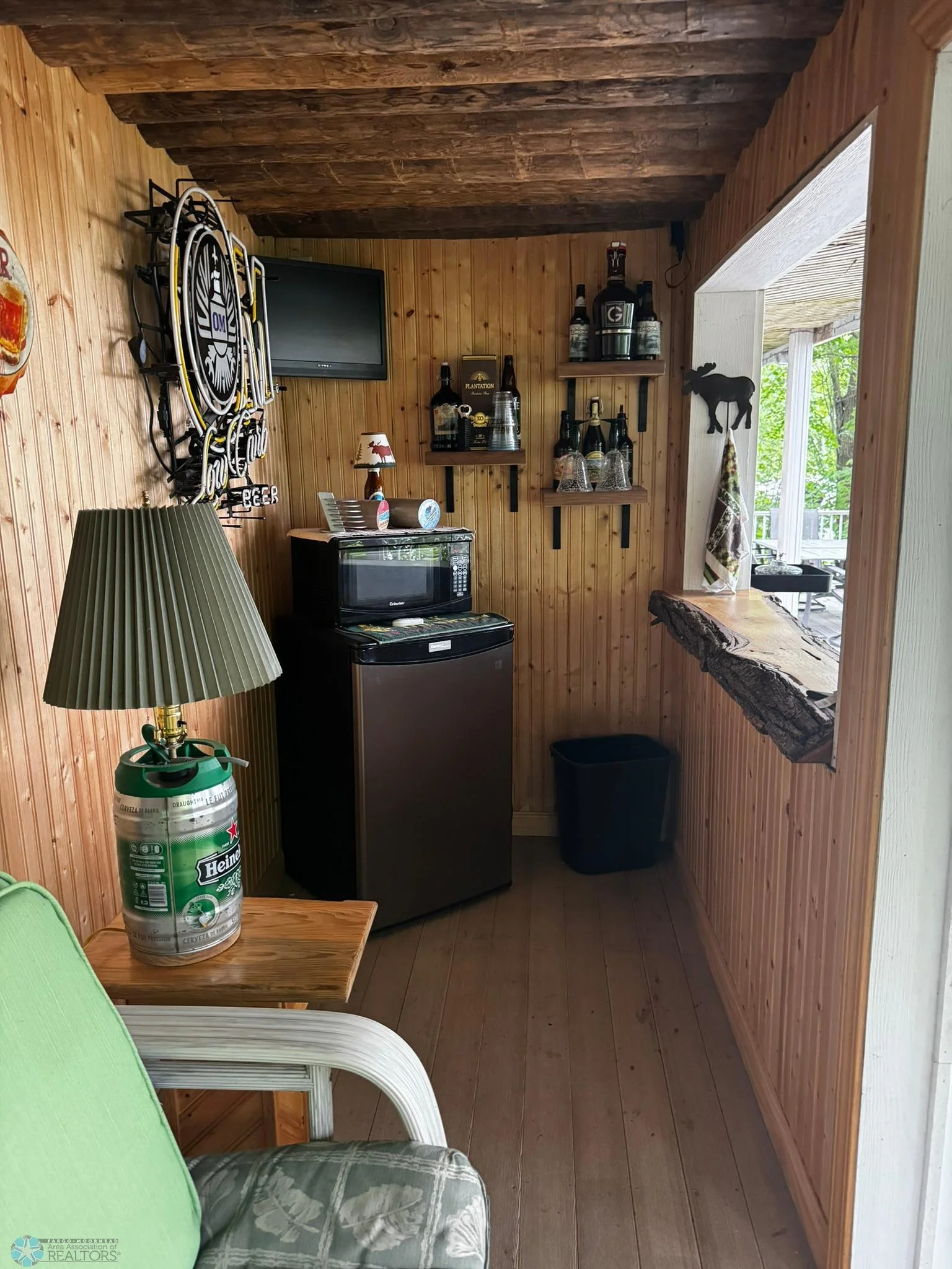Bar Area has electricity