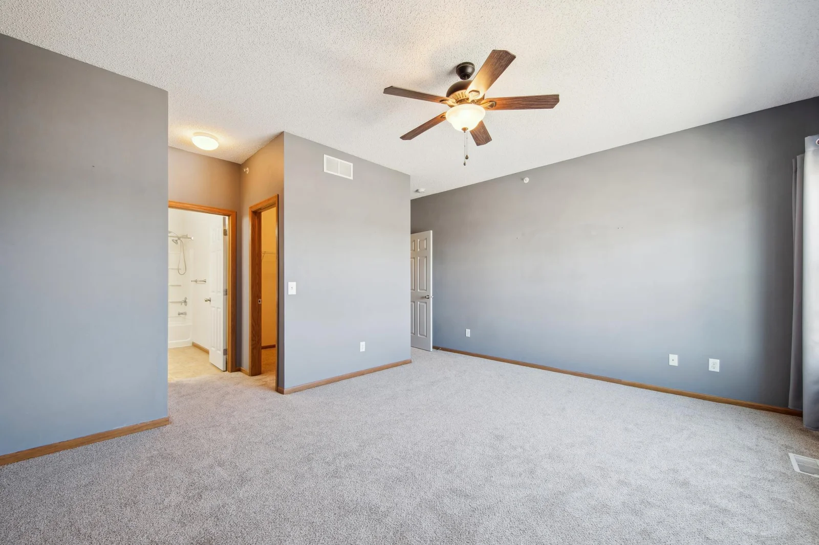 Upper level owners suite with plush new carpet and ample natural light